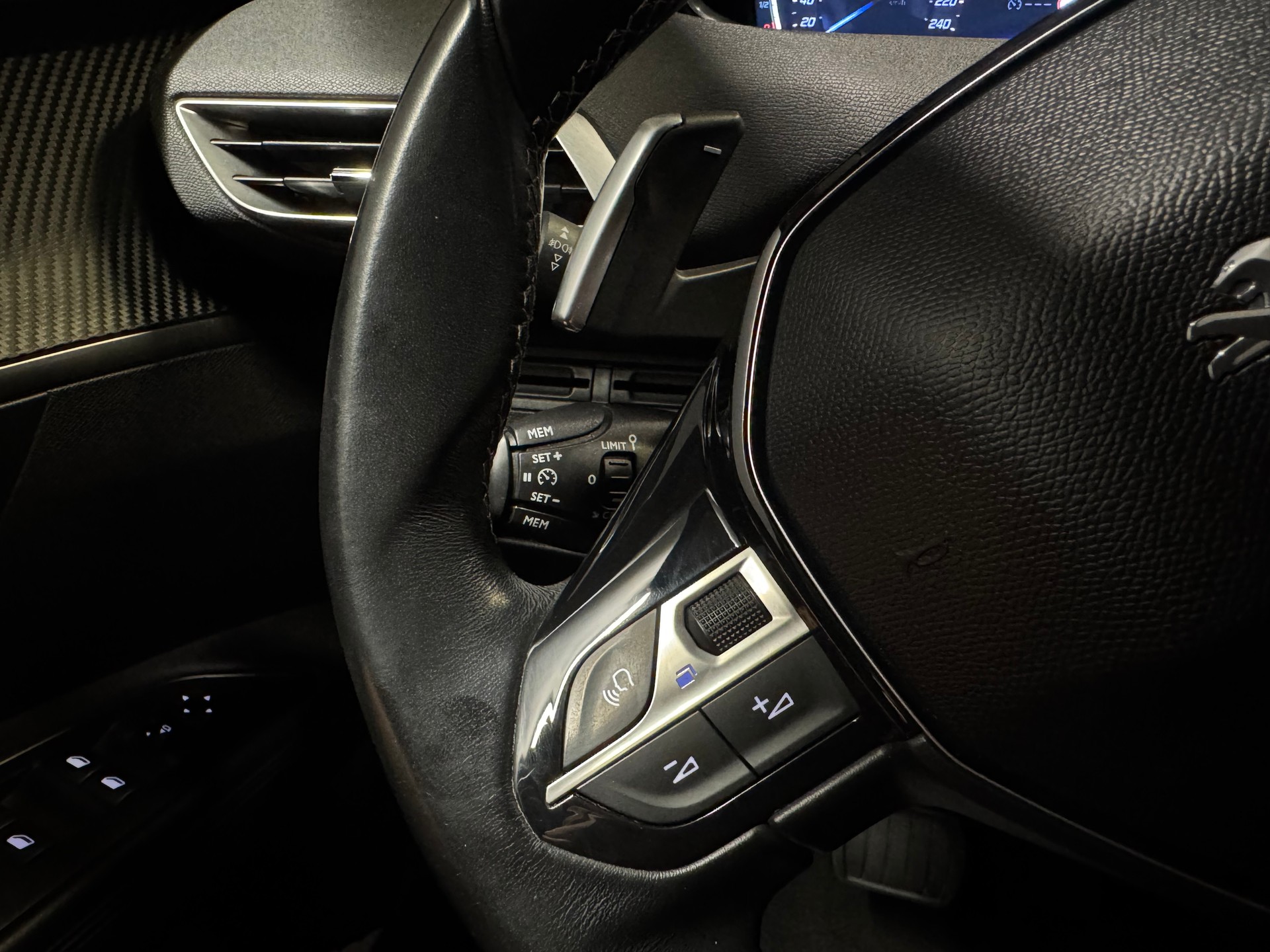 PEUGEOT 3008 1.6 THP GT Line EAT (11)(M)-image-10
