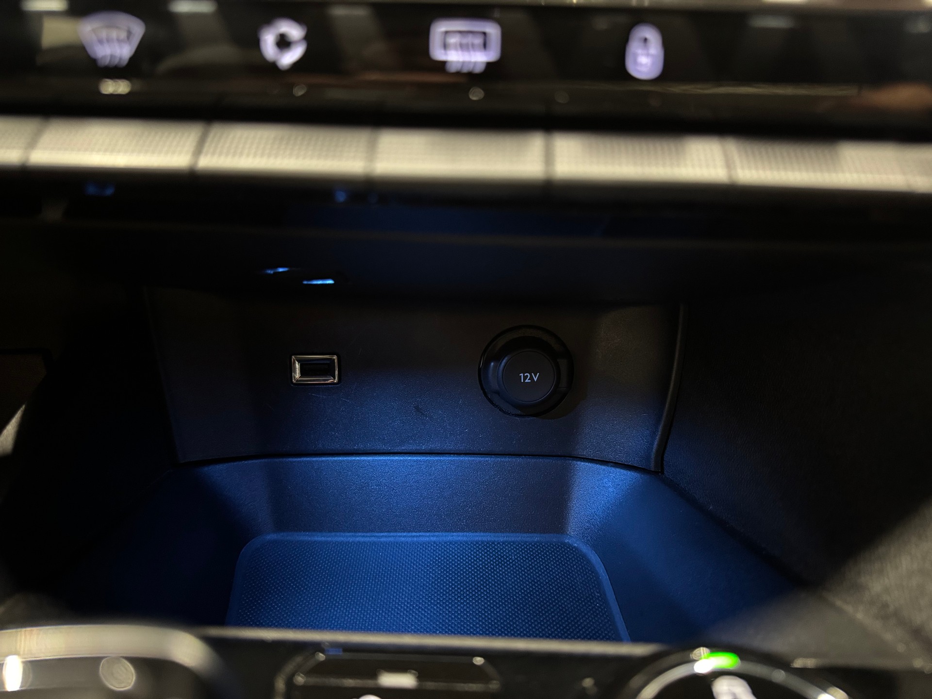 PEUGEOT 3008 1.6 THP GT Line EAT (11)(M)-image-15