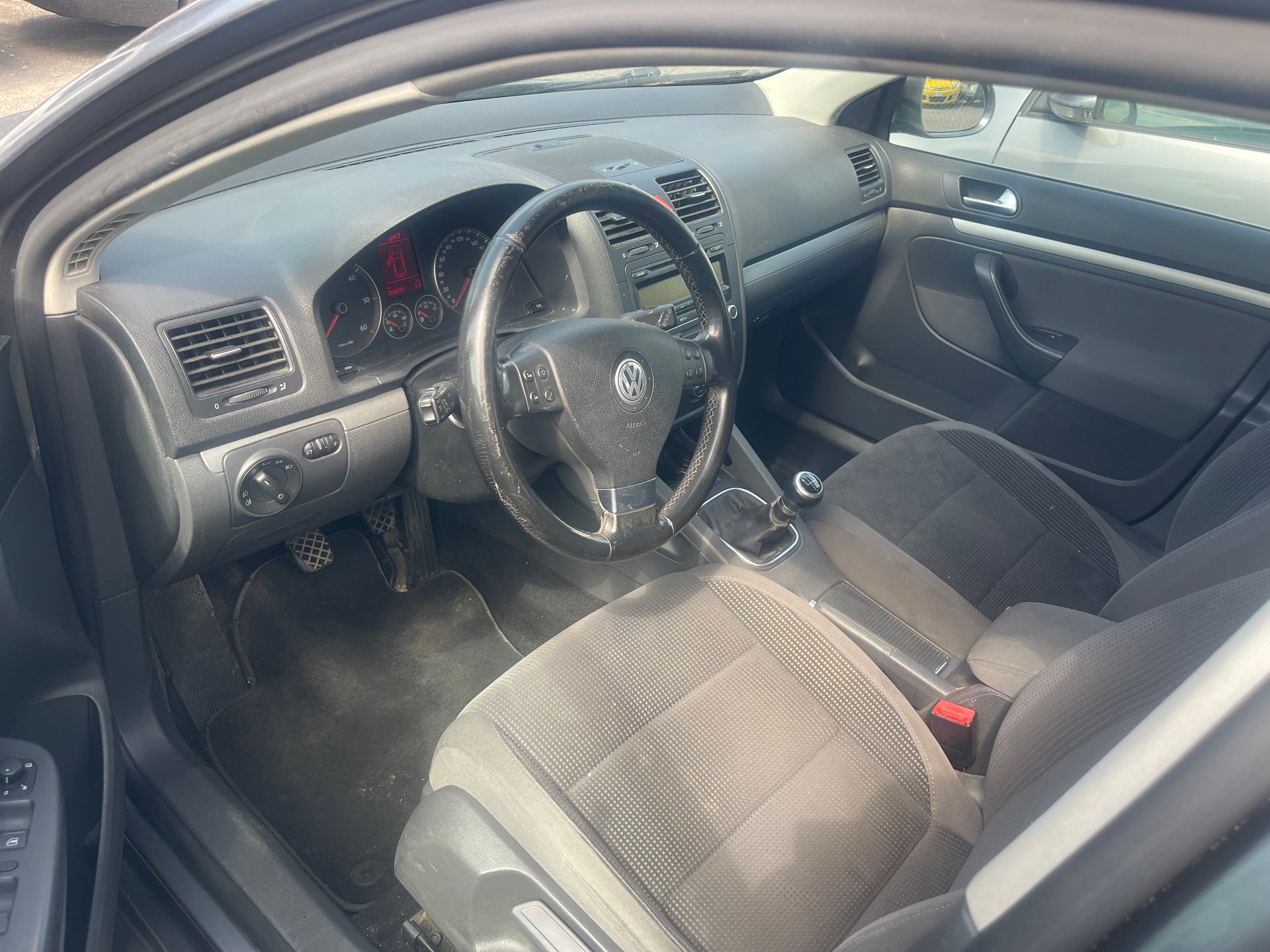 VW Golf Variant 1.9 TDI Trendline 4Motion-image-8