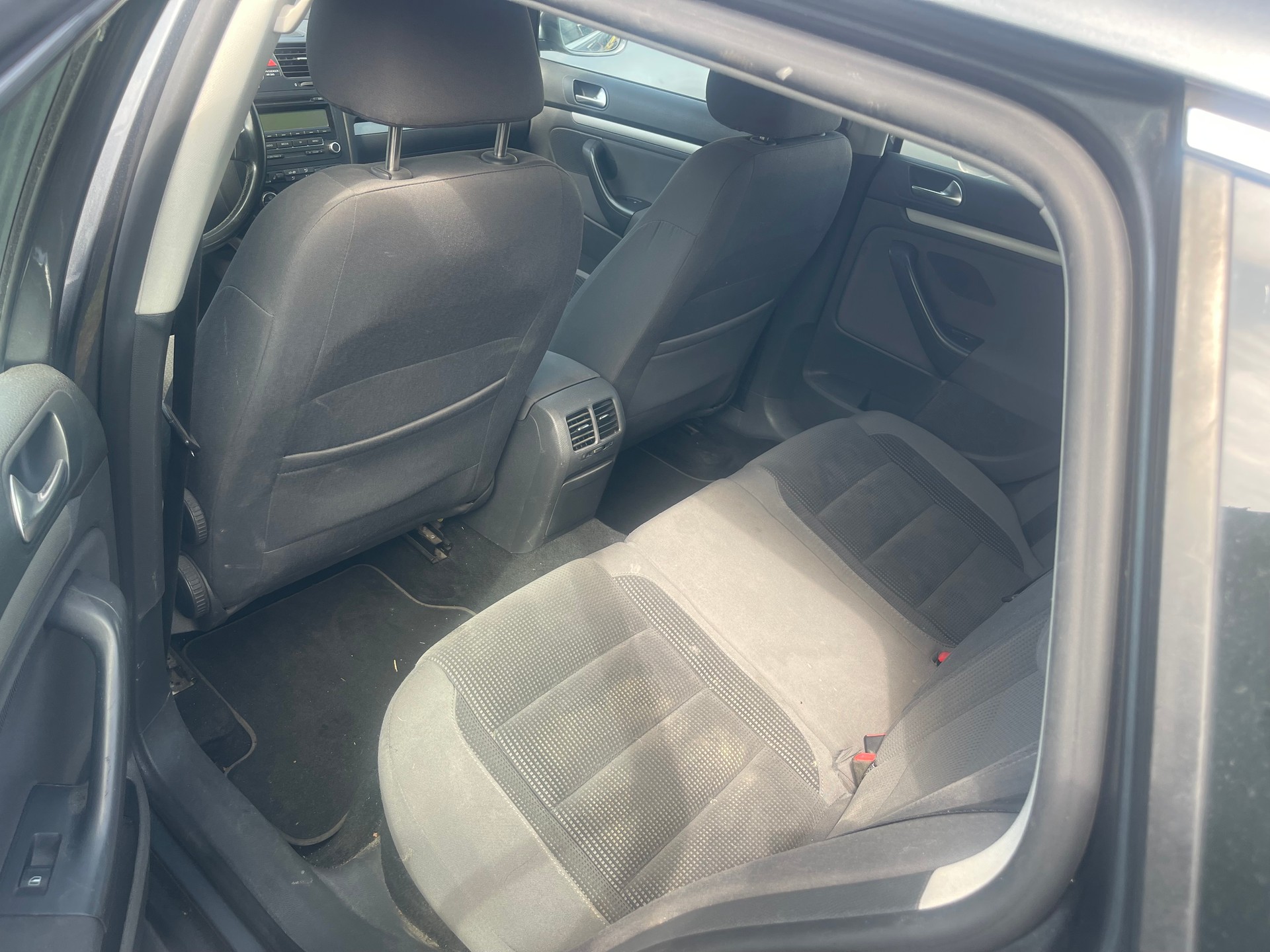 VW Golf Variant 1.9 TDI Trendline 4Motion-image-12