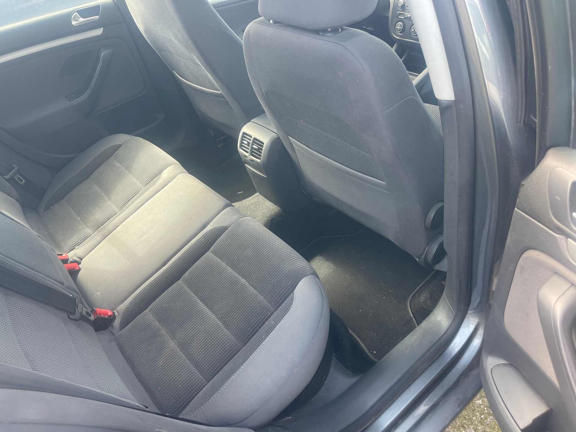 VW Golf Variant 1.9 TDI Trendline 4Motion-image-7