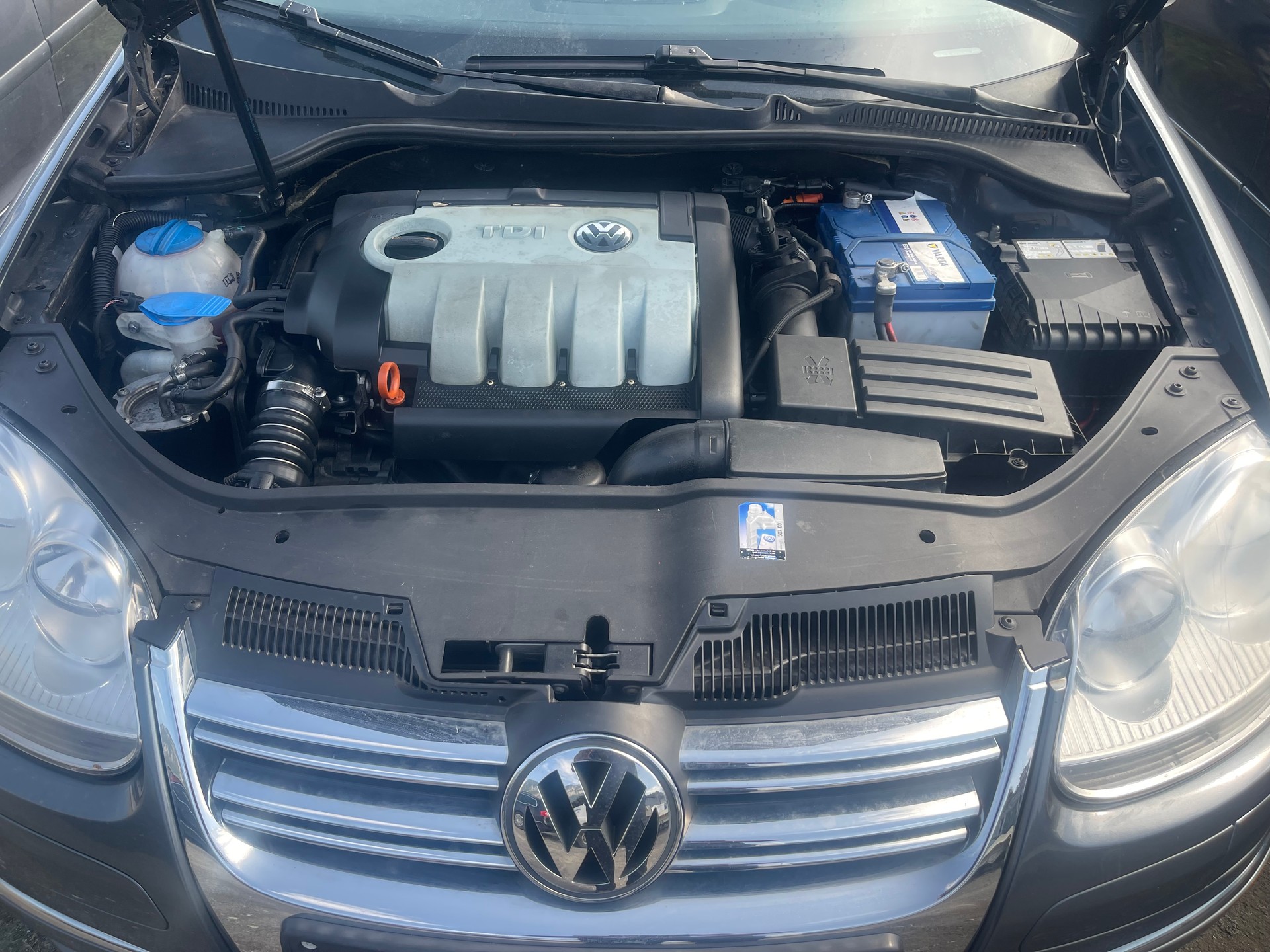 VW Golf Variant 1.9 TDI Trendline 4Motion-image-2