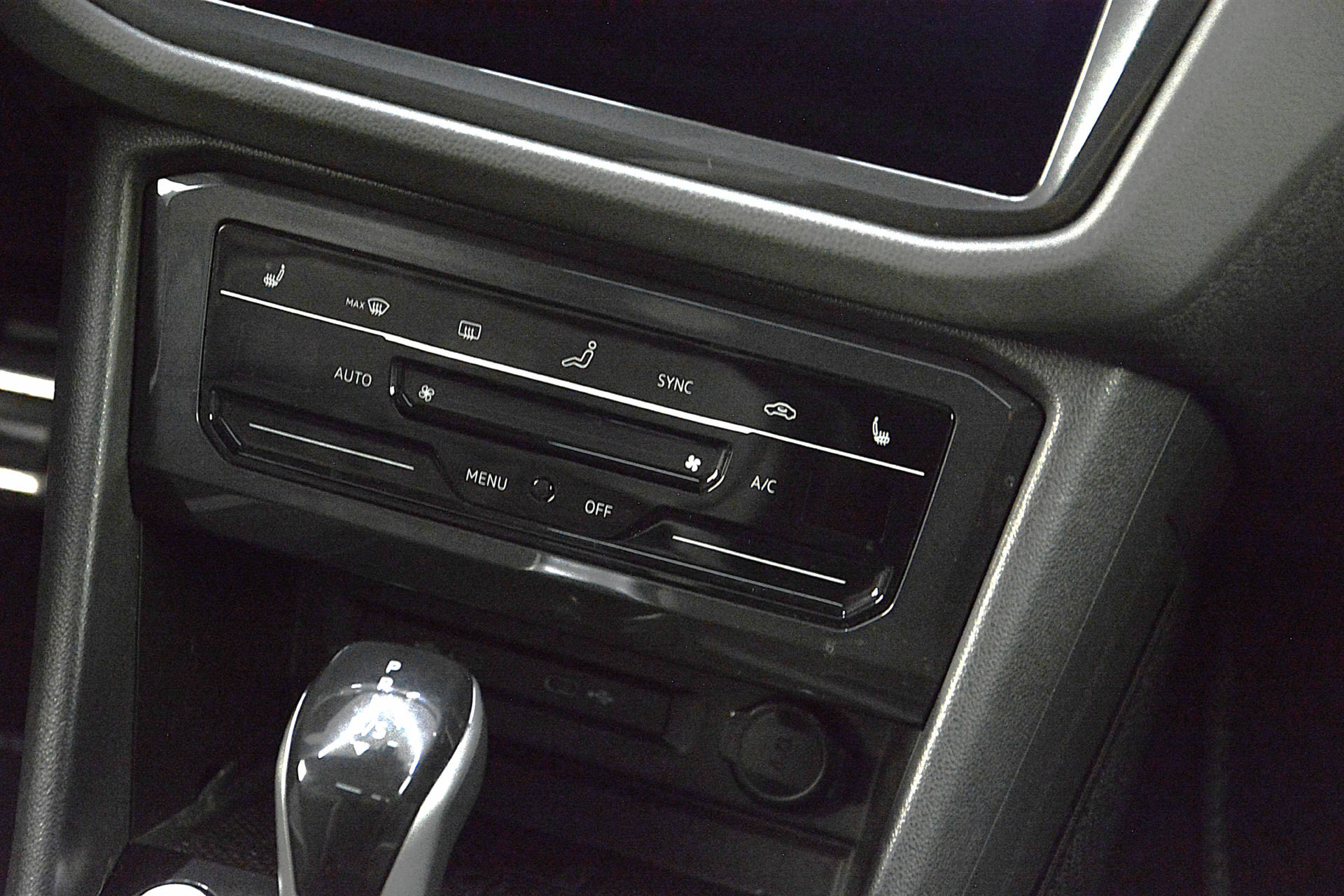 VW Tiguan 2.0 TSI R-Line DSG-image-21