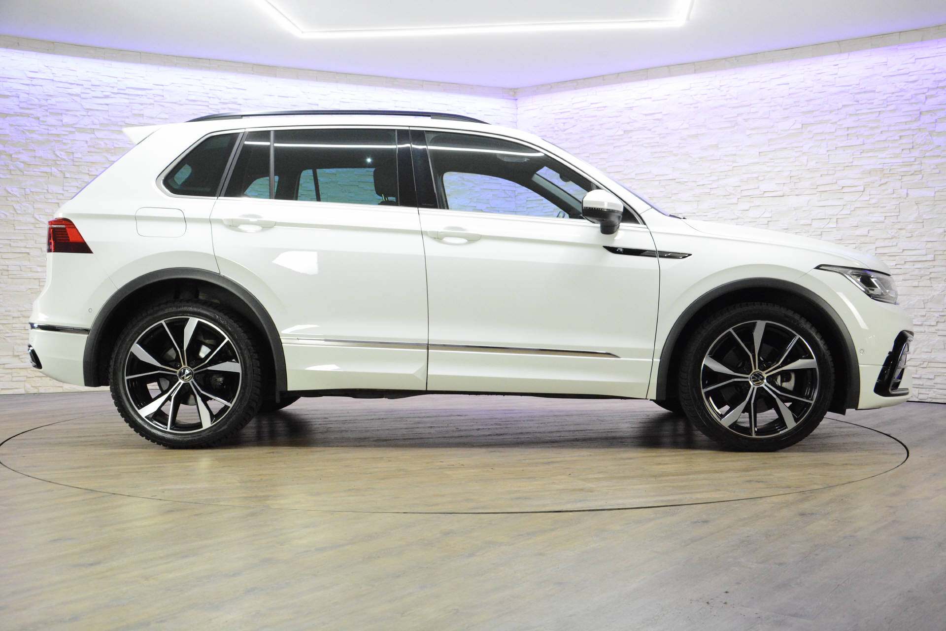 VW Tiguan 2.0 TSI R-Line DSG-image-3