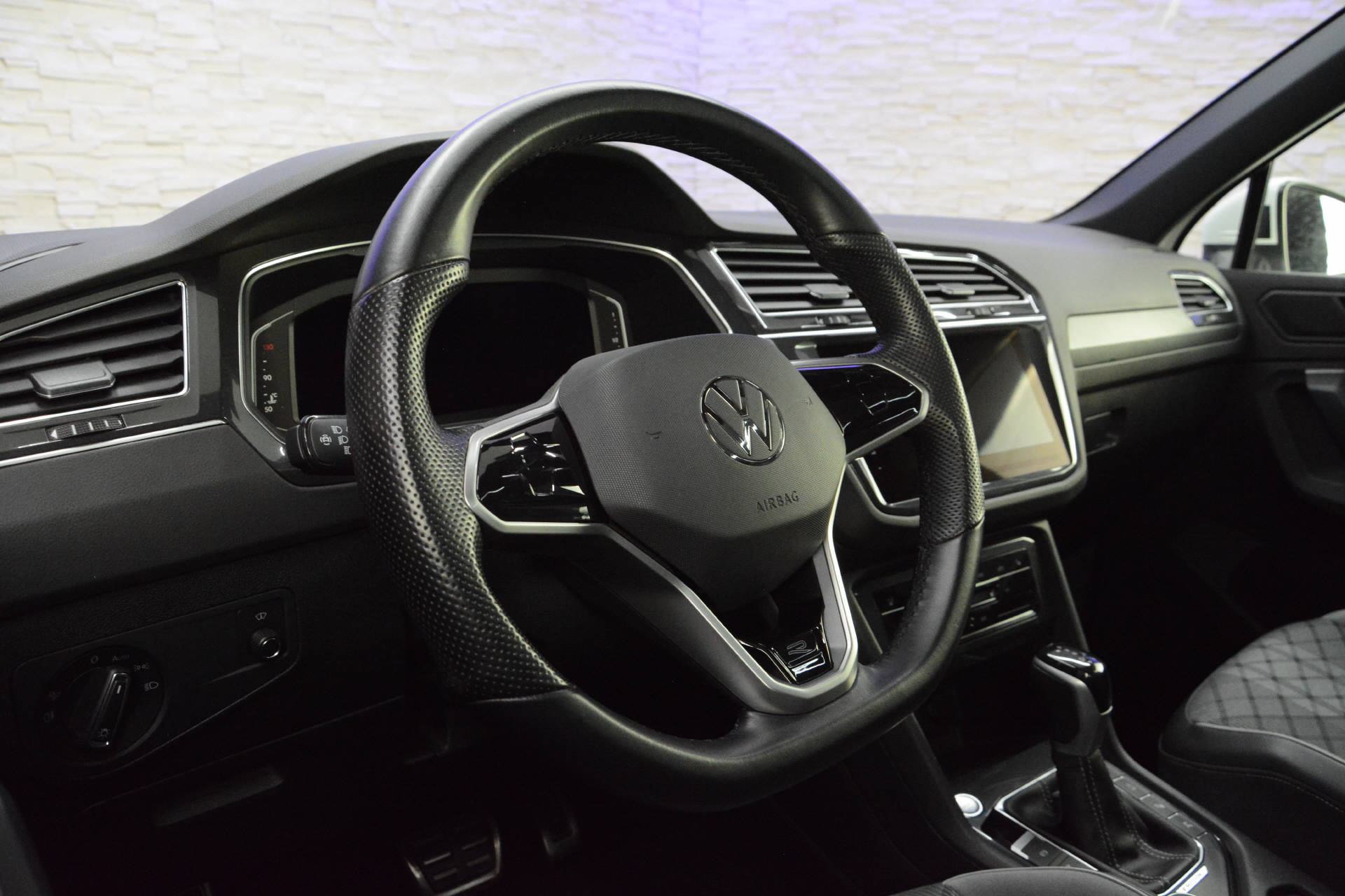 VW Tiguan 2.0 TSI R-Line DSG-image-11