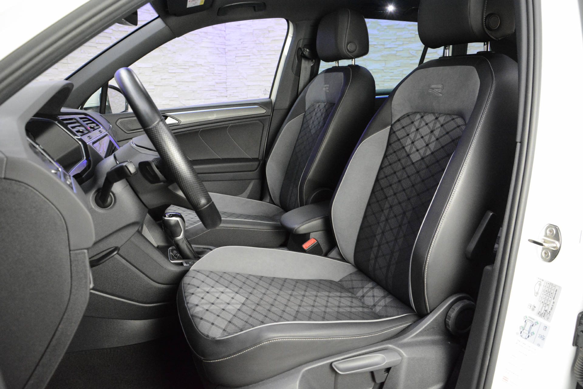 VW Tiguan 2.0 TSI R-Line DSG-image-8
