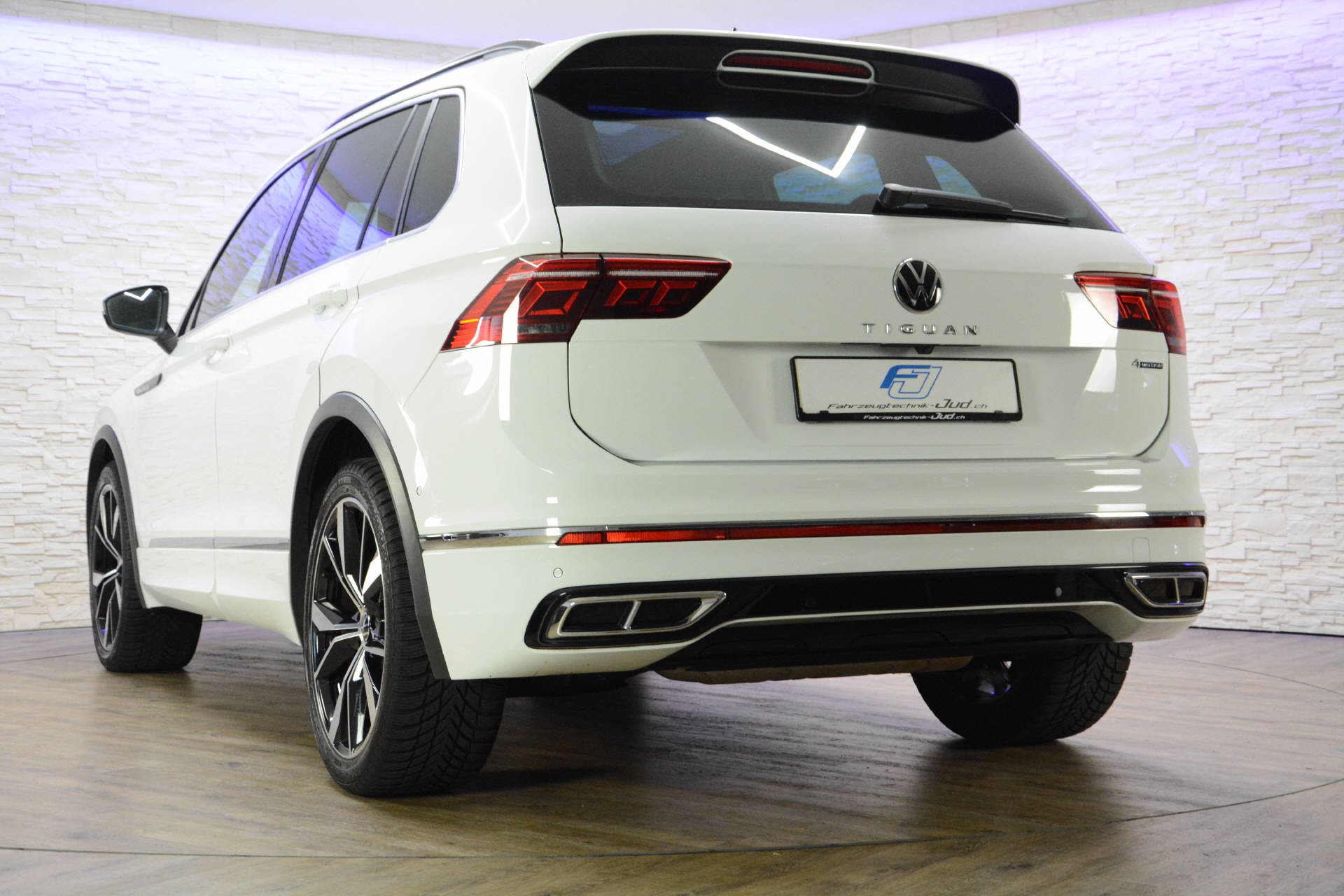 VW Tiguan 2.0 TSI R-Line DSG-image-5