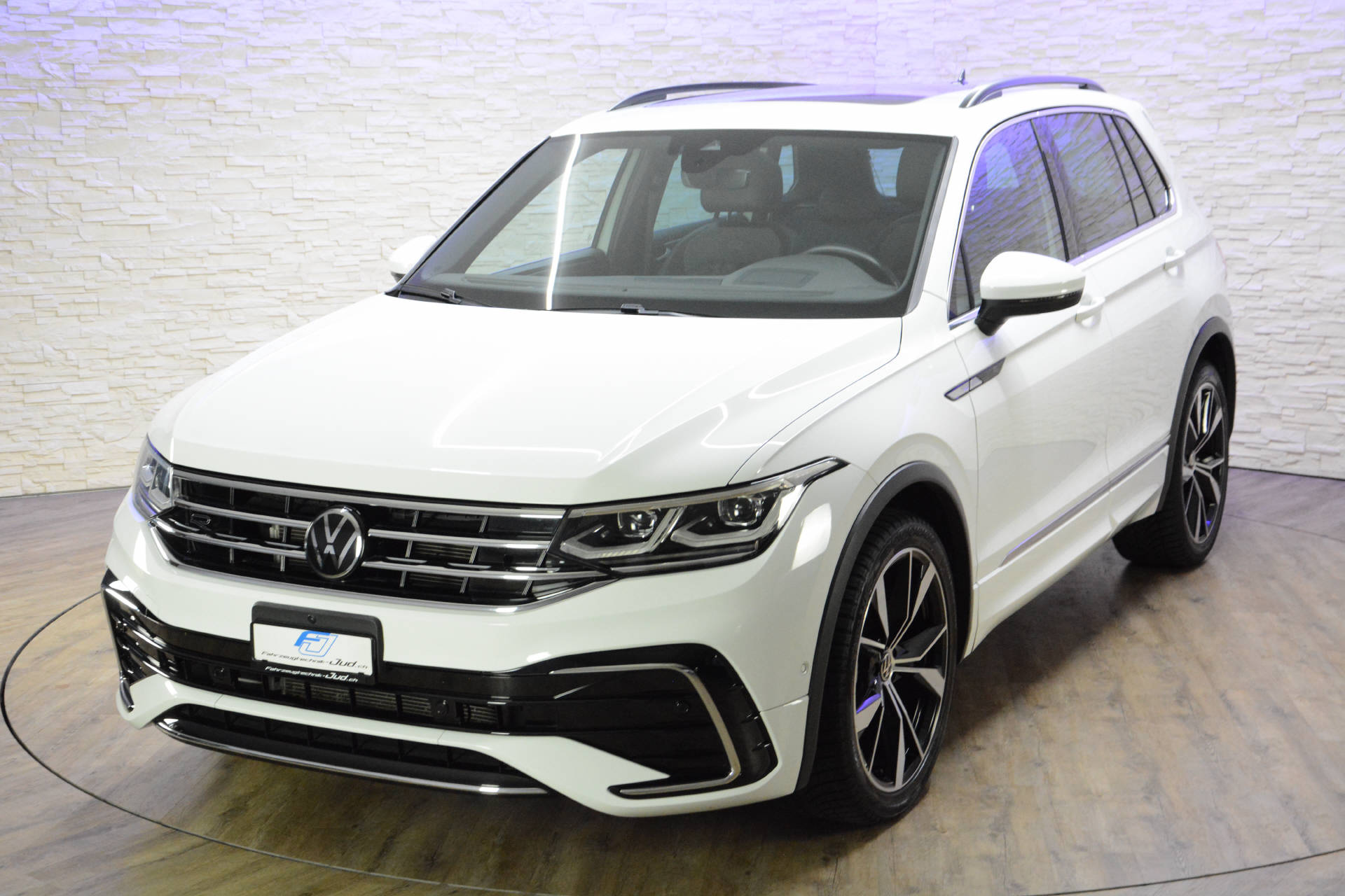 VW Tiguan 2.0 TSI R-Line DSG-image-6