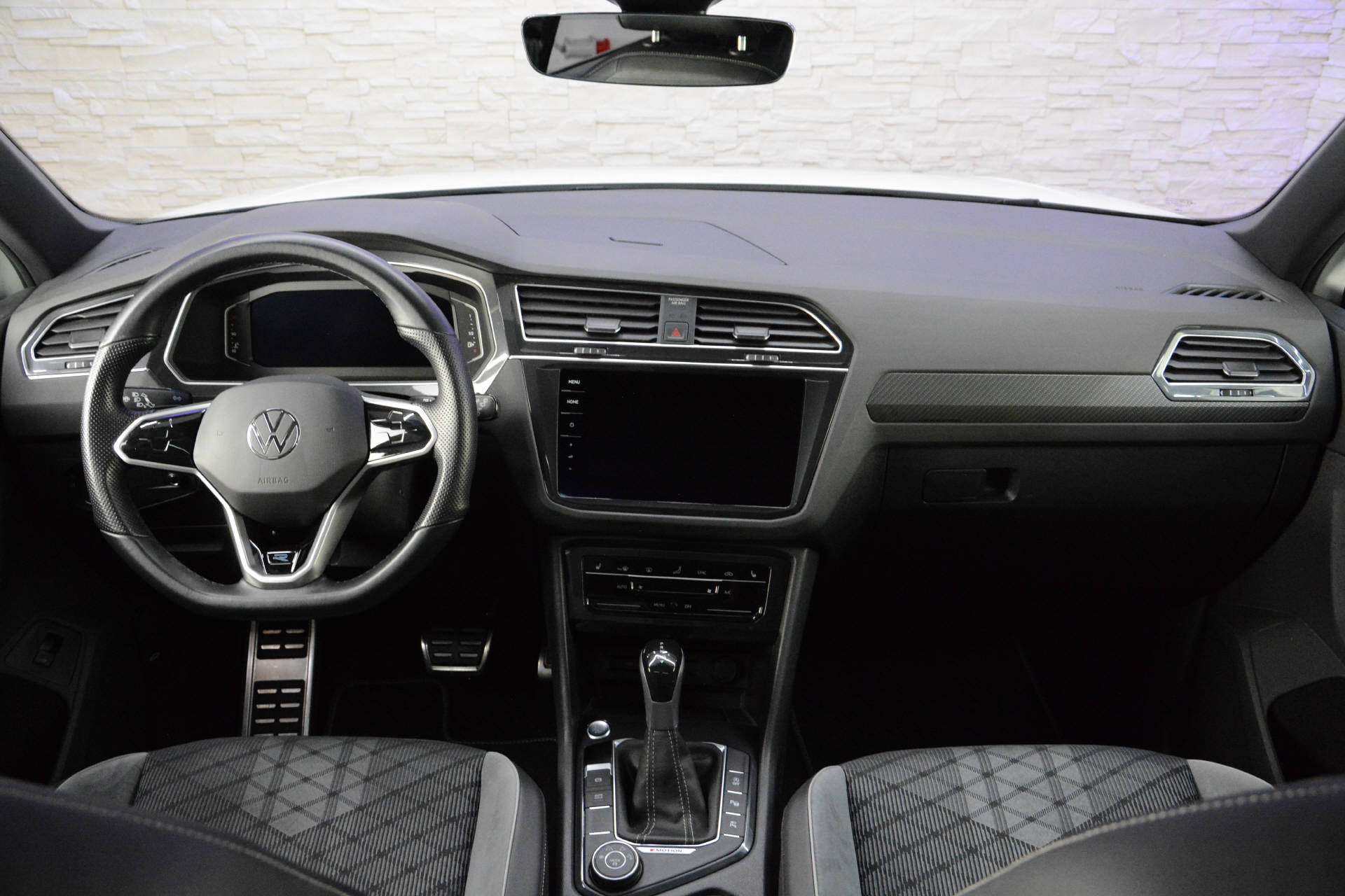 VW Tiguan 2.0 TSI R-Line DSG-image-12