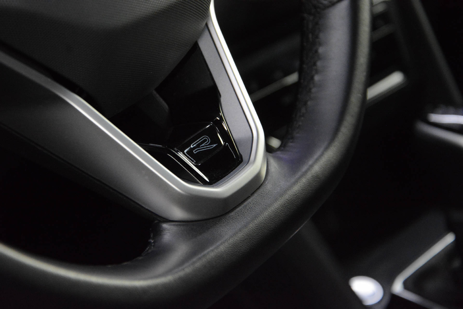 VW Tiguan 2.0 TSI R-Line DSG-image-15