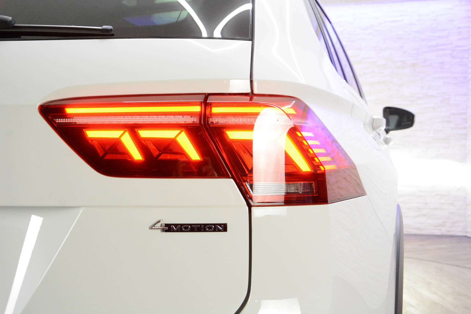 VW Tiguan 2.0 TSI R-Line DSG-image-28