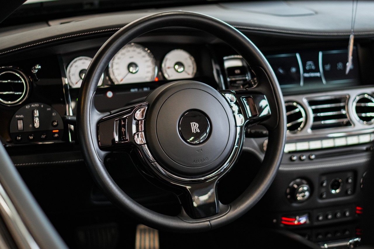 ROLLS-ROYCE Dawn 6.6 V12 Black Badge-image-25