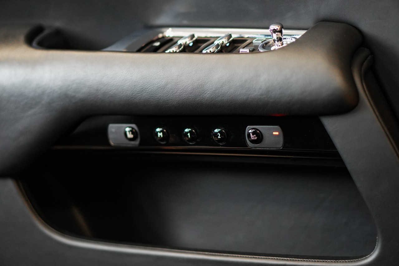ROLLS-ROYCE Dawn 6.6 V12 Black Badge-image-21