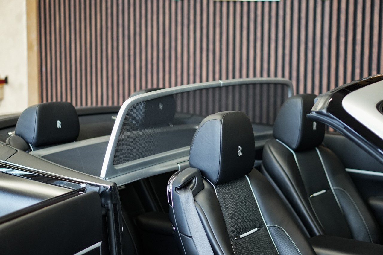 ROLLS-ROYCE Dawn 6.6 V12 Black Badge-image-30