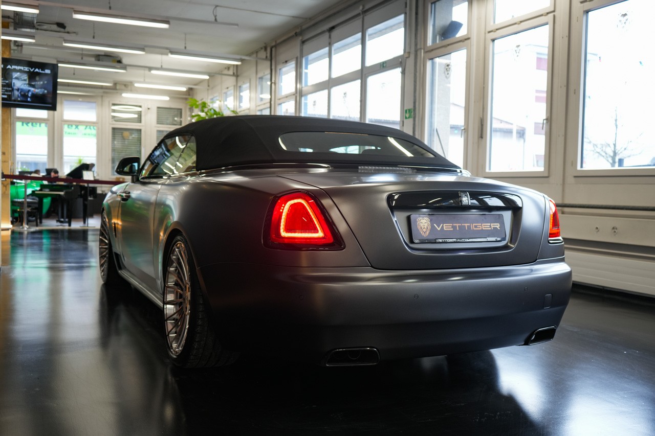 ROLLS-ROYCE Dawn 6.6 V12 Black Badge-image-4