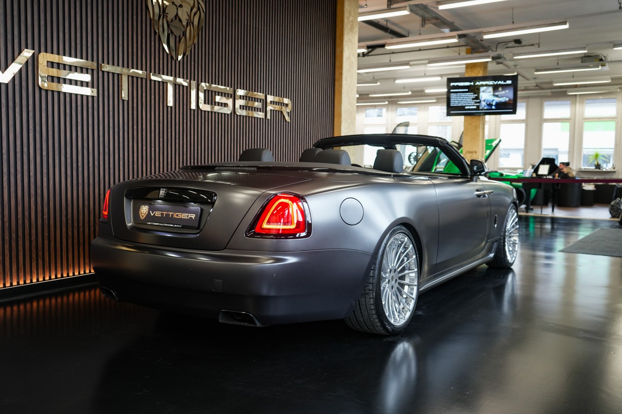 ROLLS-ROYCE Dawn 6.6 V12 Black Badge-image-6
