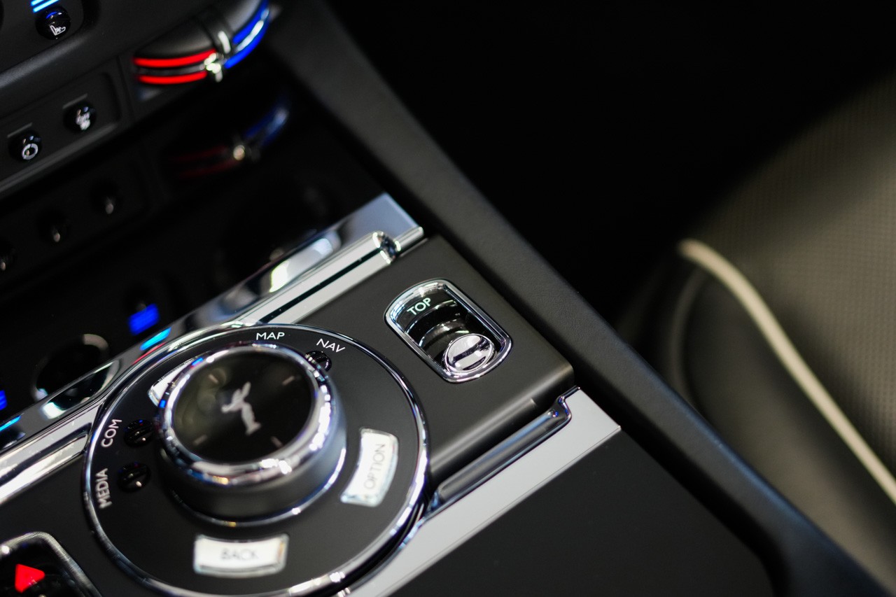 ROLLS-ROYCE Dawn 6.6 V12 Black Badge-image-27