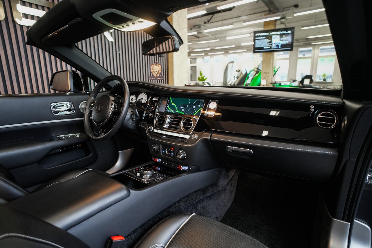 ROLLS-ROYCE Dawn 6.6 V12 Black Badge-image-14