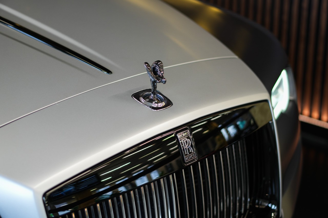 ROLLS-ROYCE Dawn 6.6 V12 Black Badge-image-29