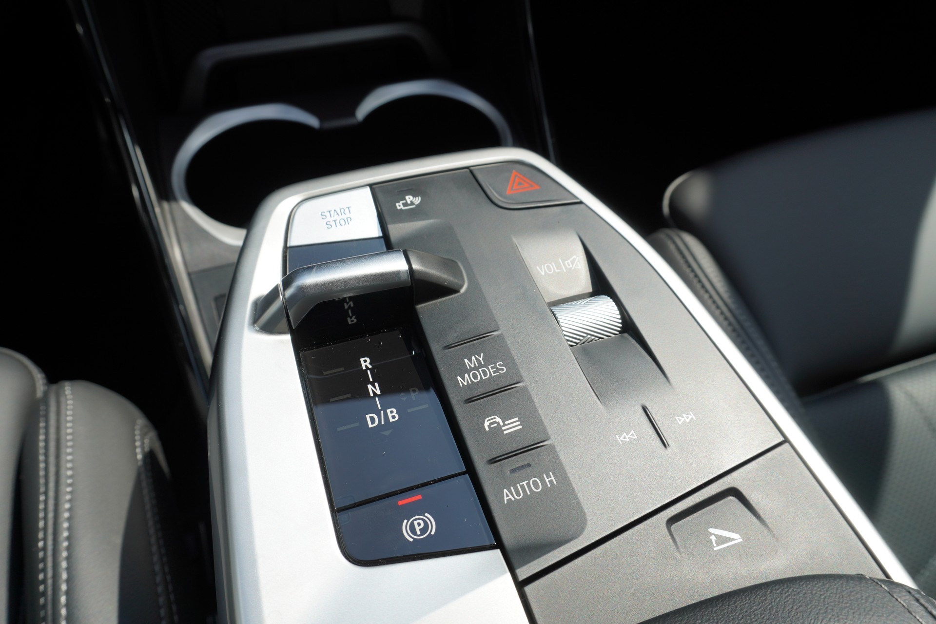 BMW iX1 xDrive 30 M Sport-image-22