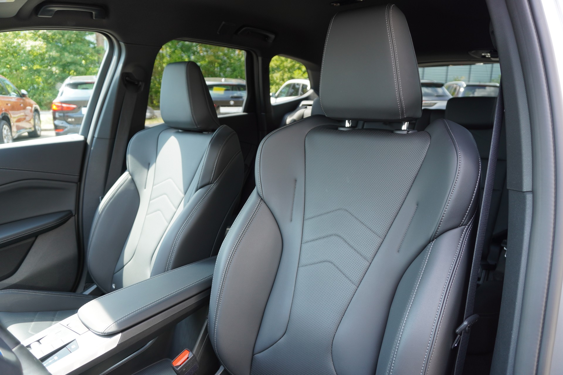 BMW iX1 xDrive 30 M Sport-image-18