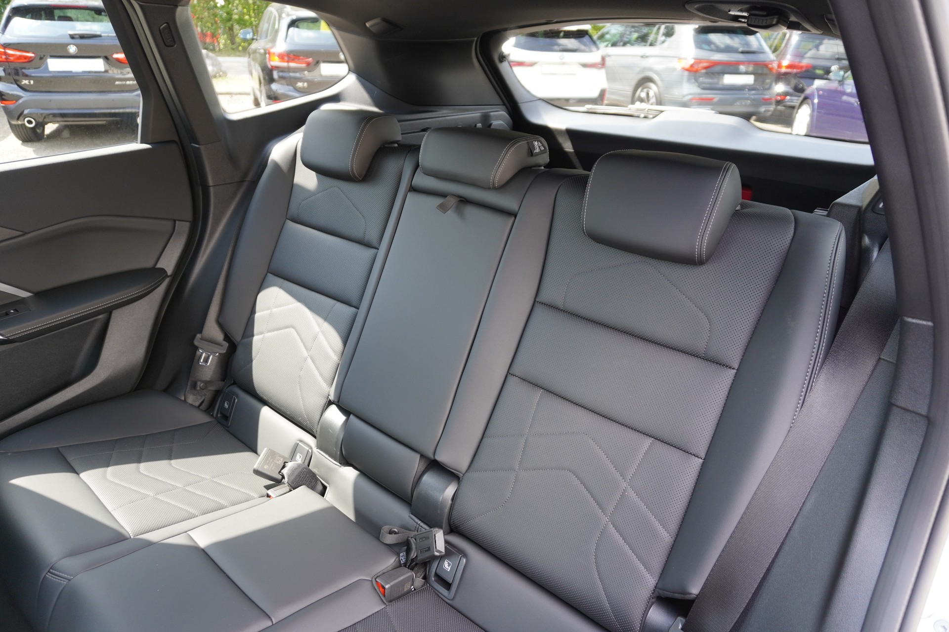 BMW iX1 xDrive 30 M Sport-image-19