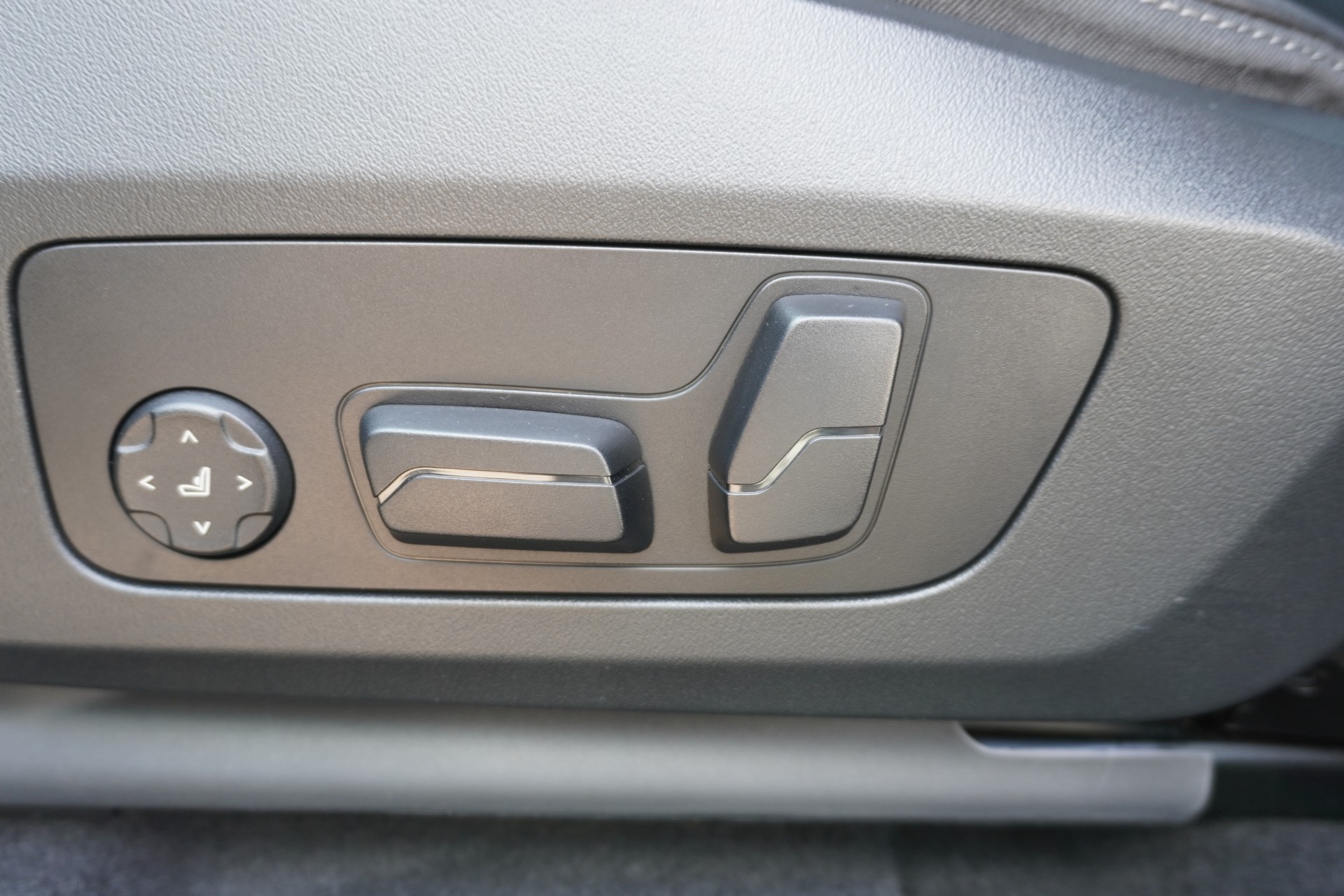 BMW iX1 xDrive 30 M Sport-image-17