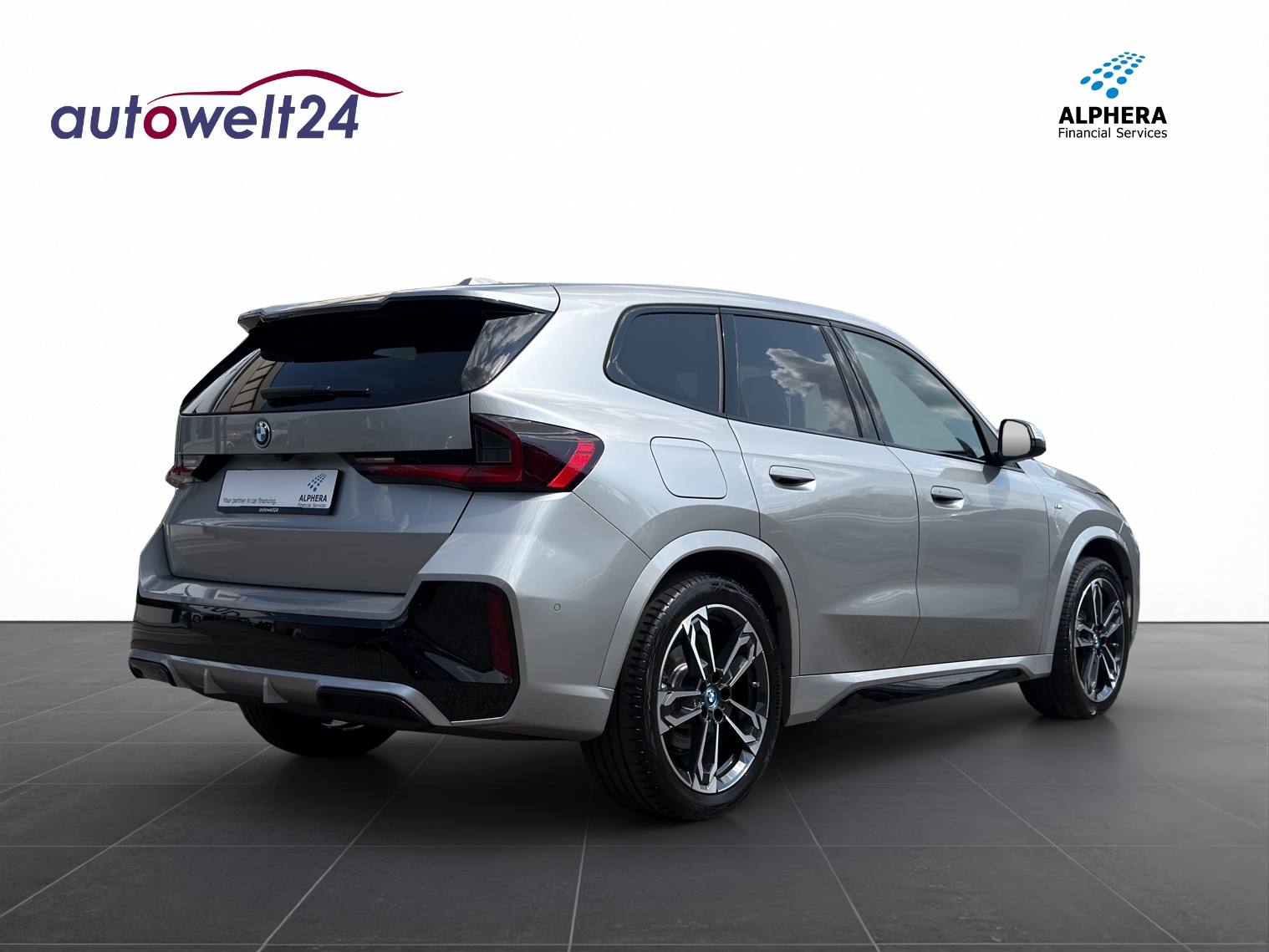 BMW iX1 xDrive 30 M Sport-image-4