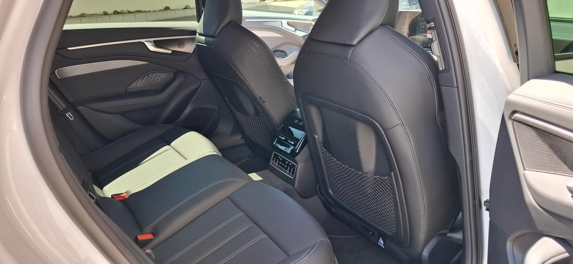 AUDI A6 Avant TDI quattro 150 kW S tronic-image-10