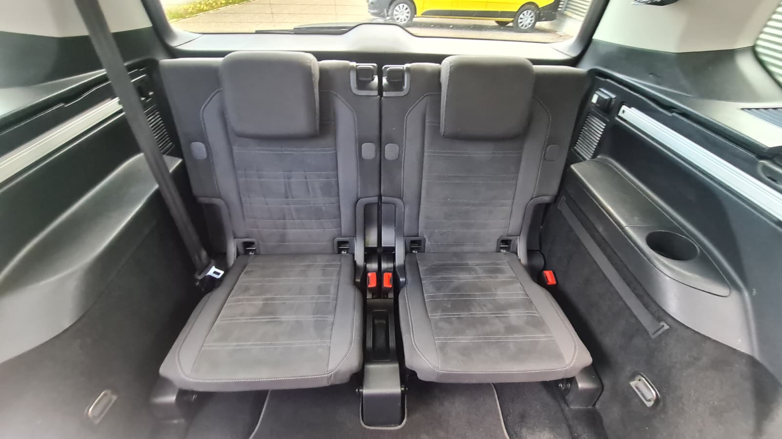 VW Touran 2.0 TDI BlueMotion Technology Highline DSG ** 7-Plätzer ** Gr-Navi ** RF-Kamera ** Panorama-Glasdach ** ACC ** Ab MFK **-image-17