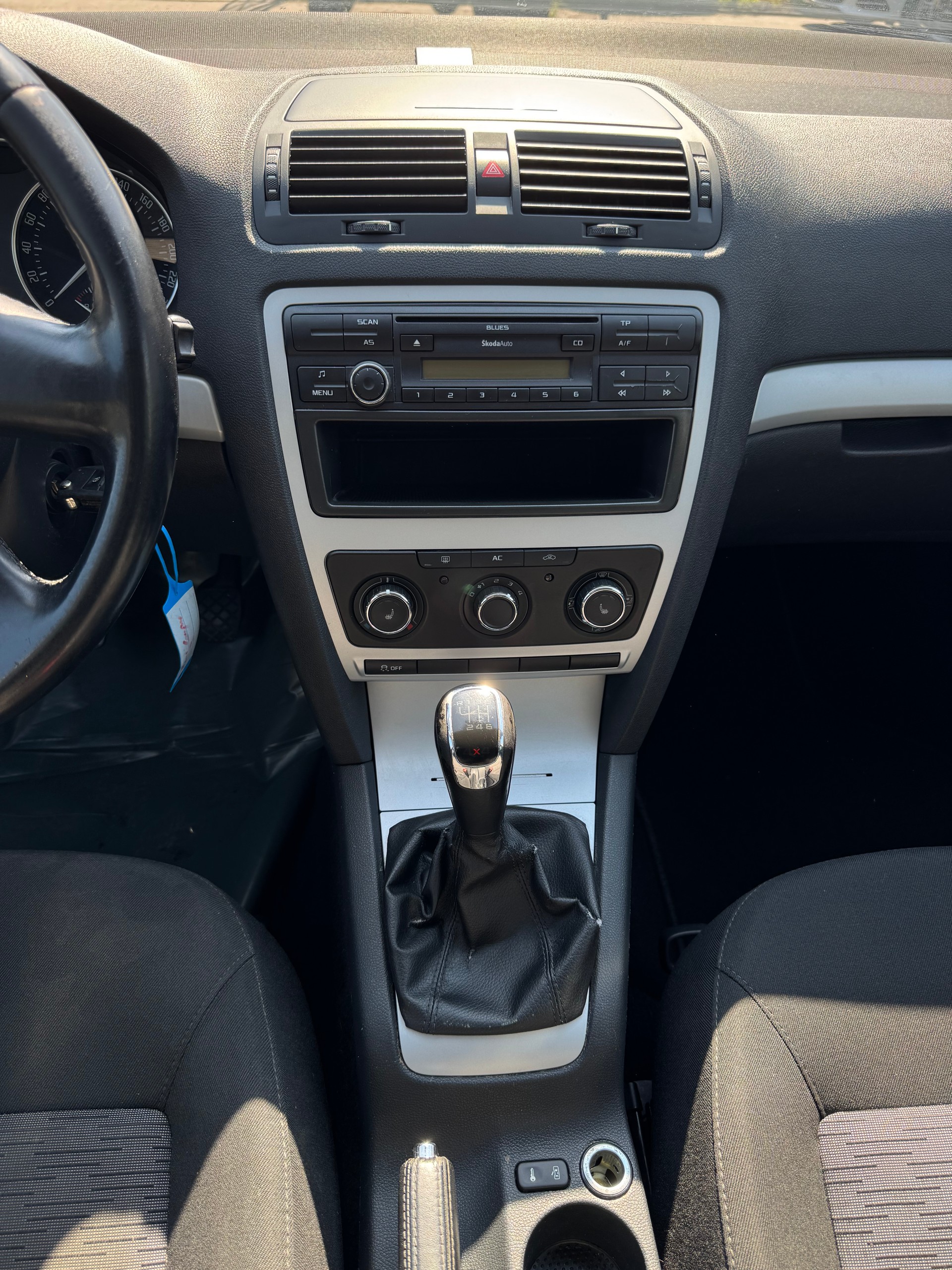 SKODA Octavia Combi 1.8 TSI Swiss Adventure 4x4-image-13