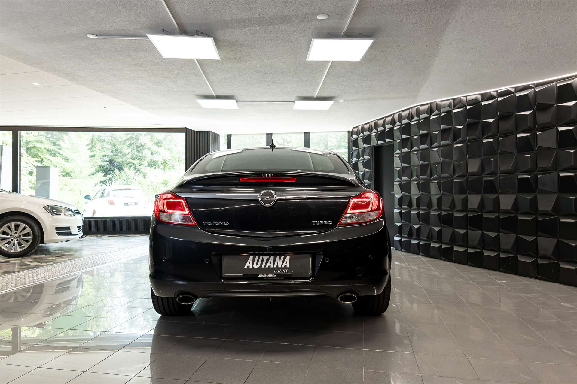 OPEL Insignia 2.0 Turbo Edition Automatic-image-4