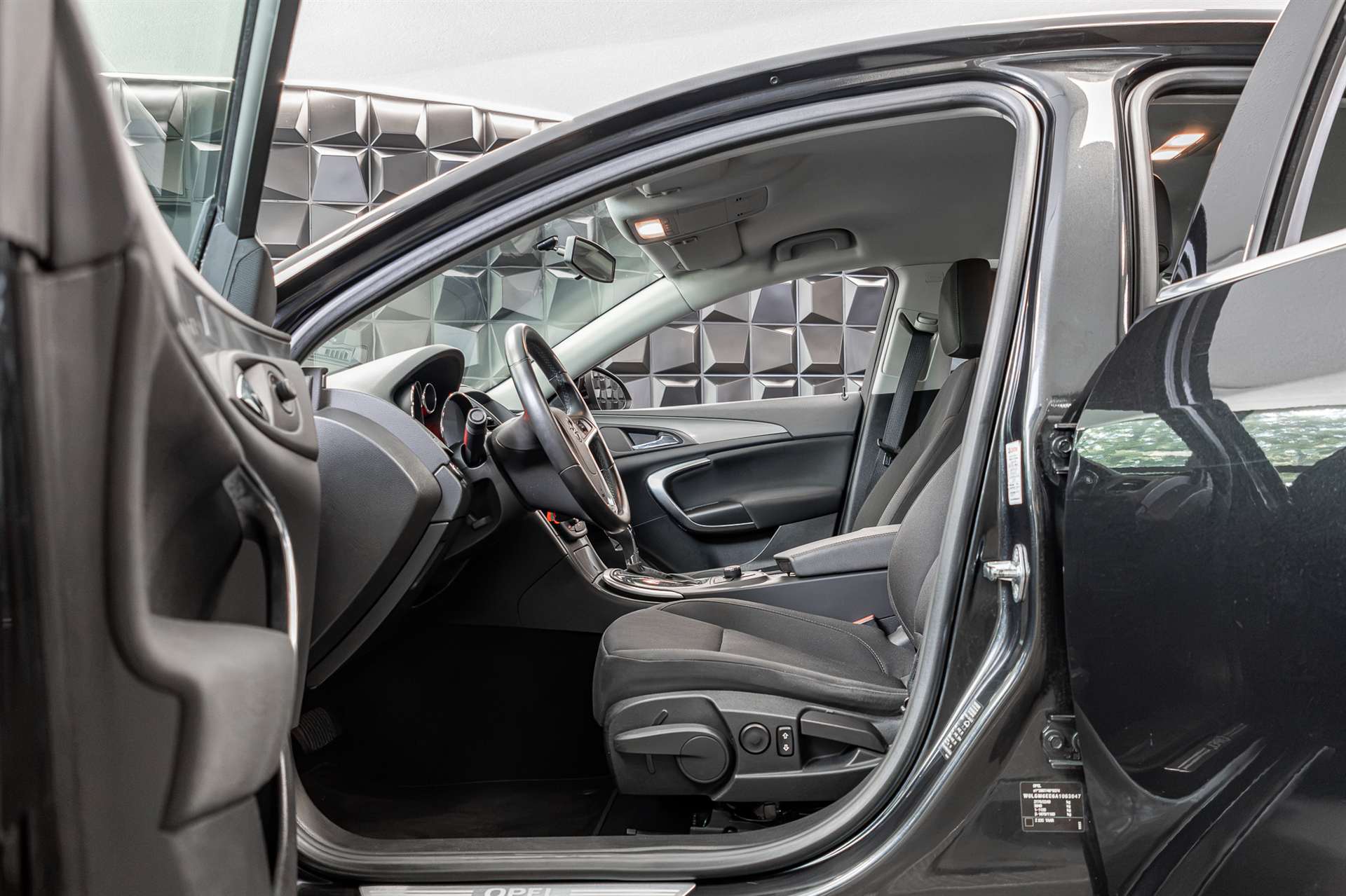 OPEL Insignia 2.0 Turbo Edition Automatic-image-8