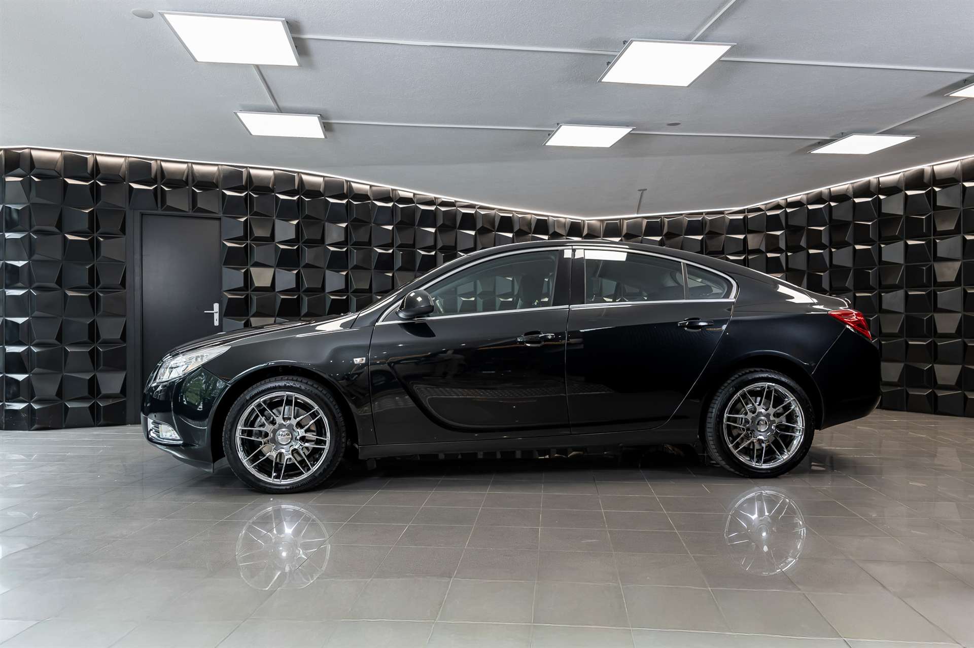OPEL Insignia 2.0 Turbo Edition Automatic-image-1