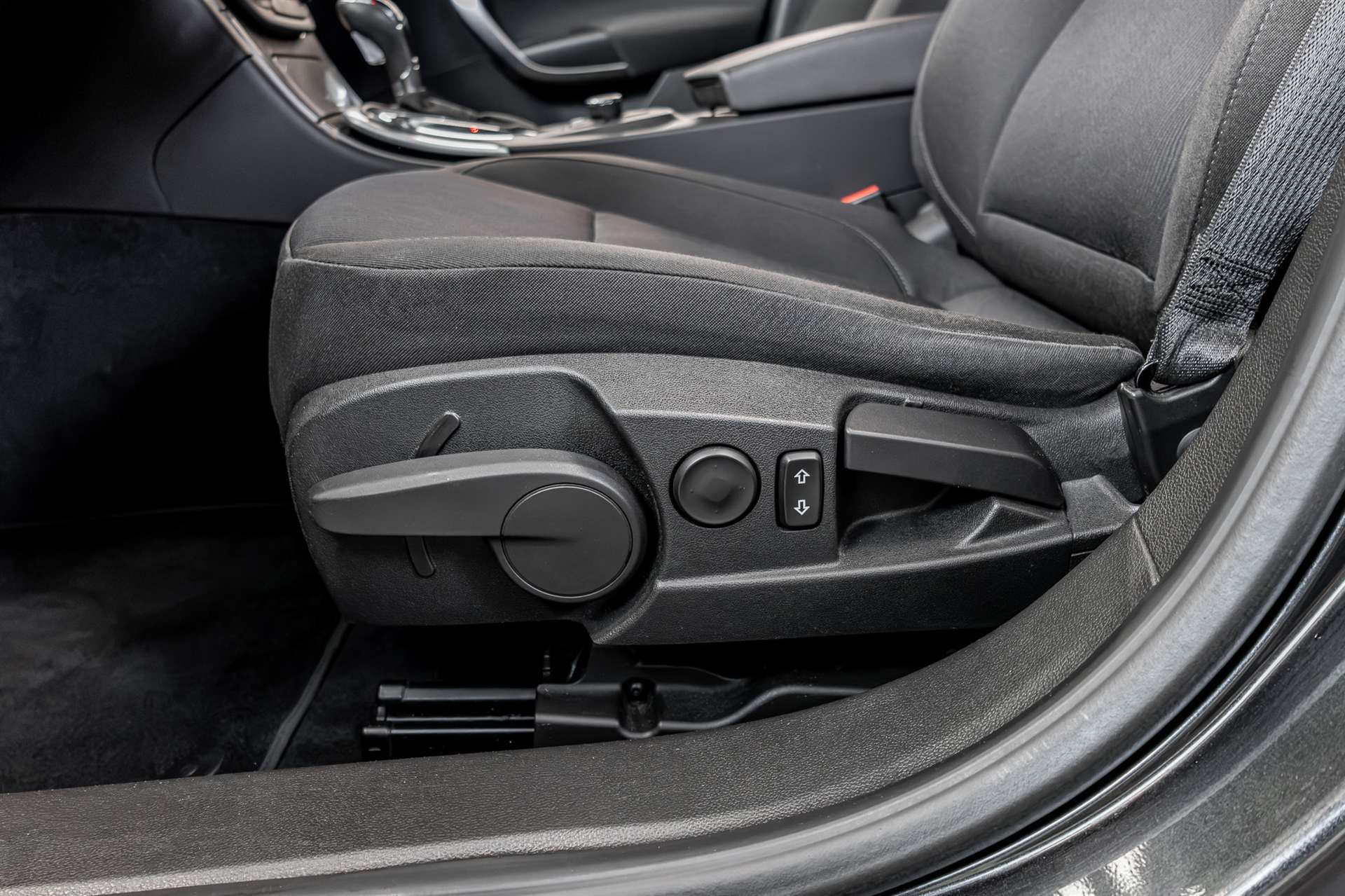 OPEL Insignia 2.0 Turbo Edition Automatic-image-9