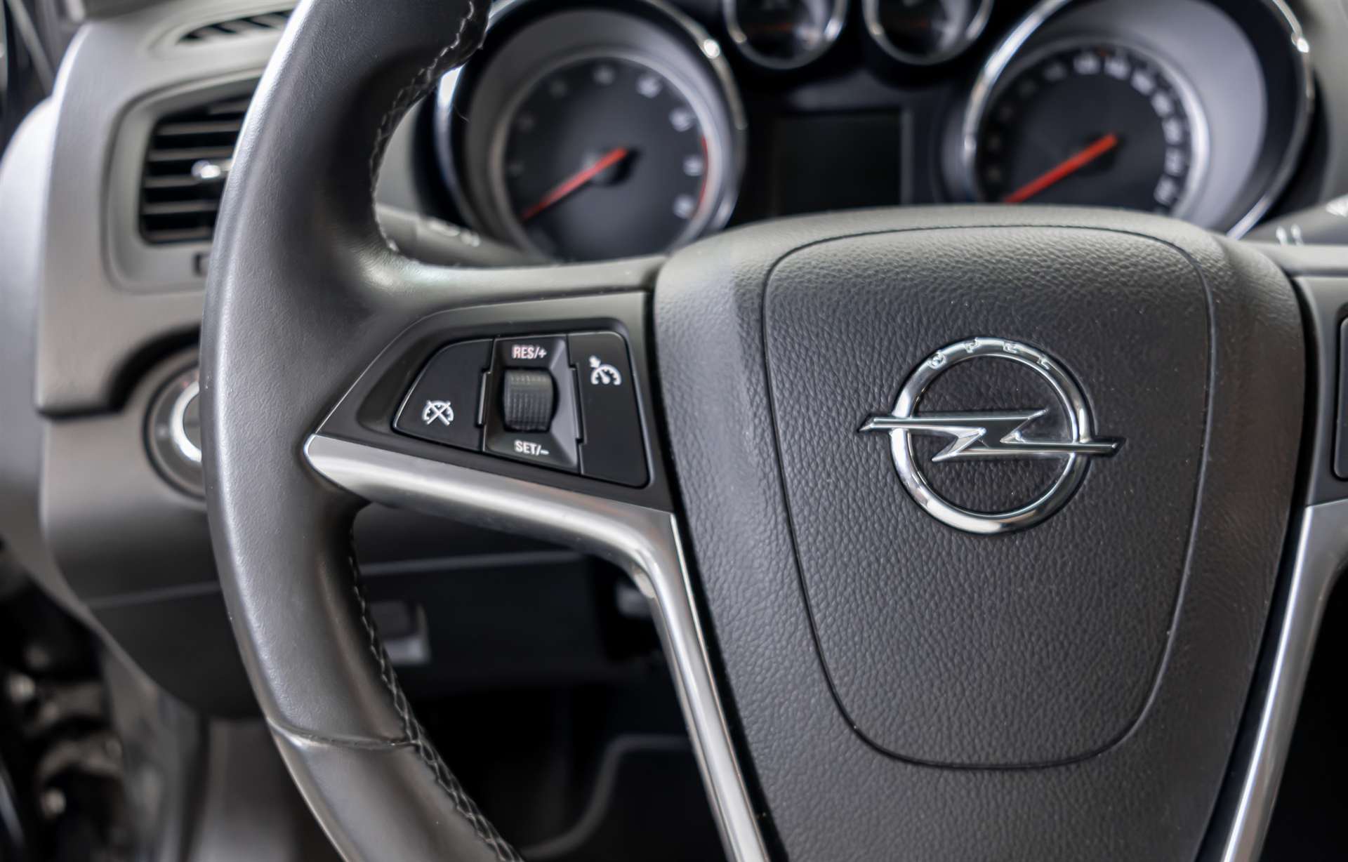 OPEL Insignia 2.0 Turbo Edition Automatic-image-6