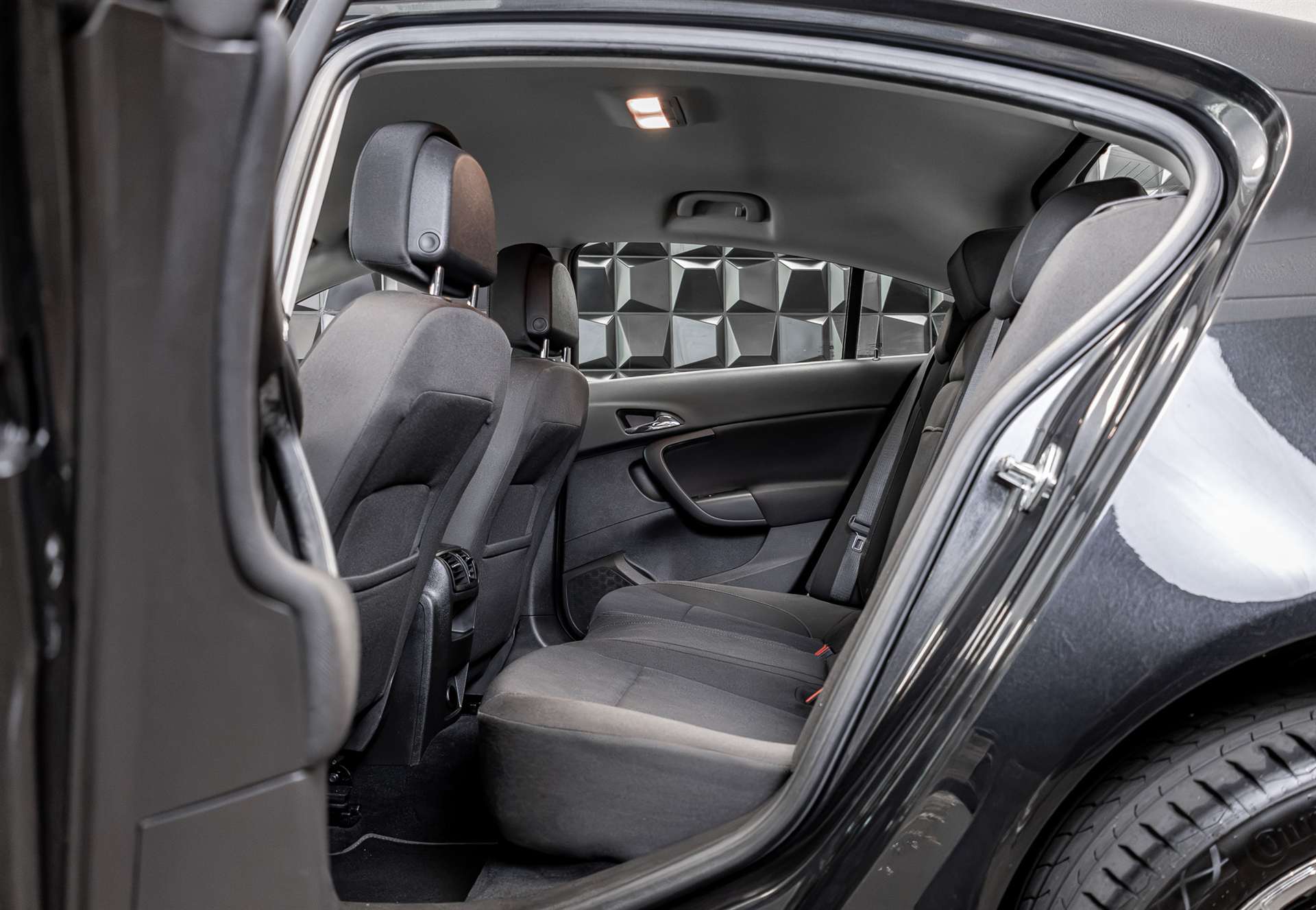 OPEL Insignia 2.0 Turbo Edition Automatic-image-14