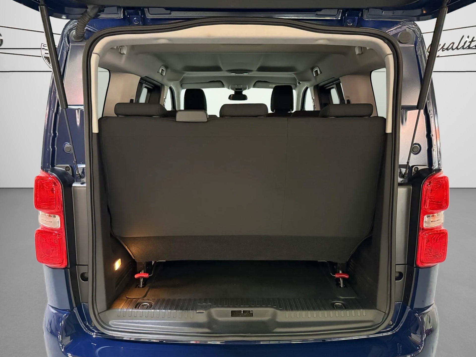 PEUGEOT Traveller 2.0 BlueHDi Business Compact 8 Plätzer-image-11