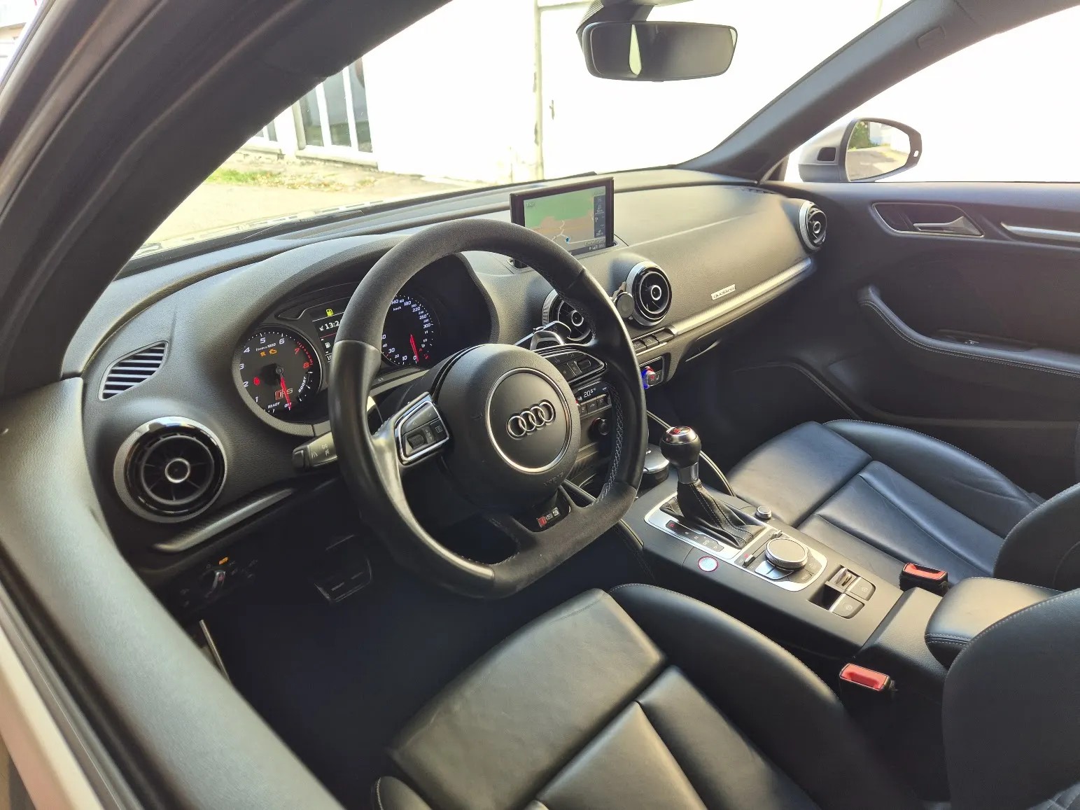AUDI 2.5 T FSI quattro S-Tronic-image-3