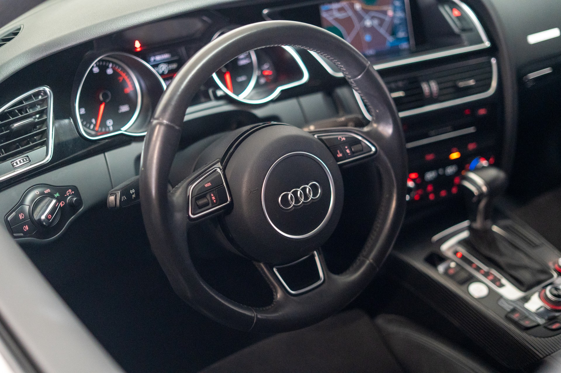 AUDI A5 Sportback 2.0 TFSI 225 quattro S-Tronic / S-Line / Rückfahrkamera / Tempomat-image-8