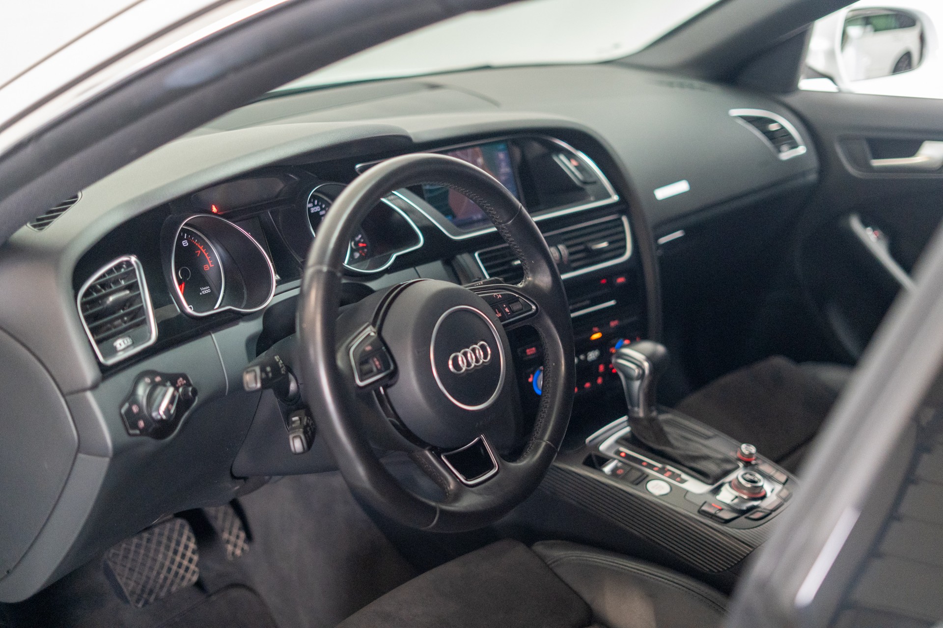 AUDI A5 Sportback 2.0 TFSI 225 quattro S-Tronic / S-Line / Rückfahrkamera / Tempomat-image-9