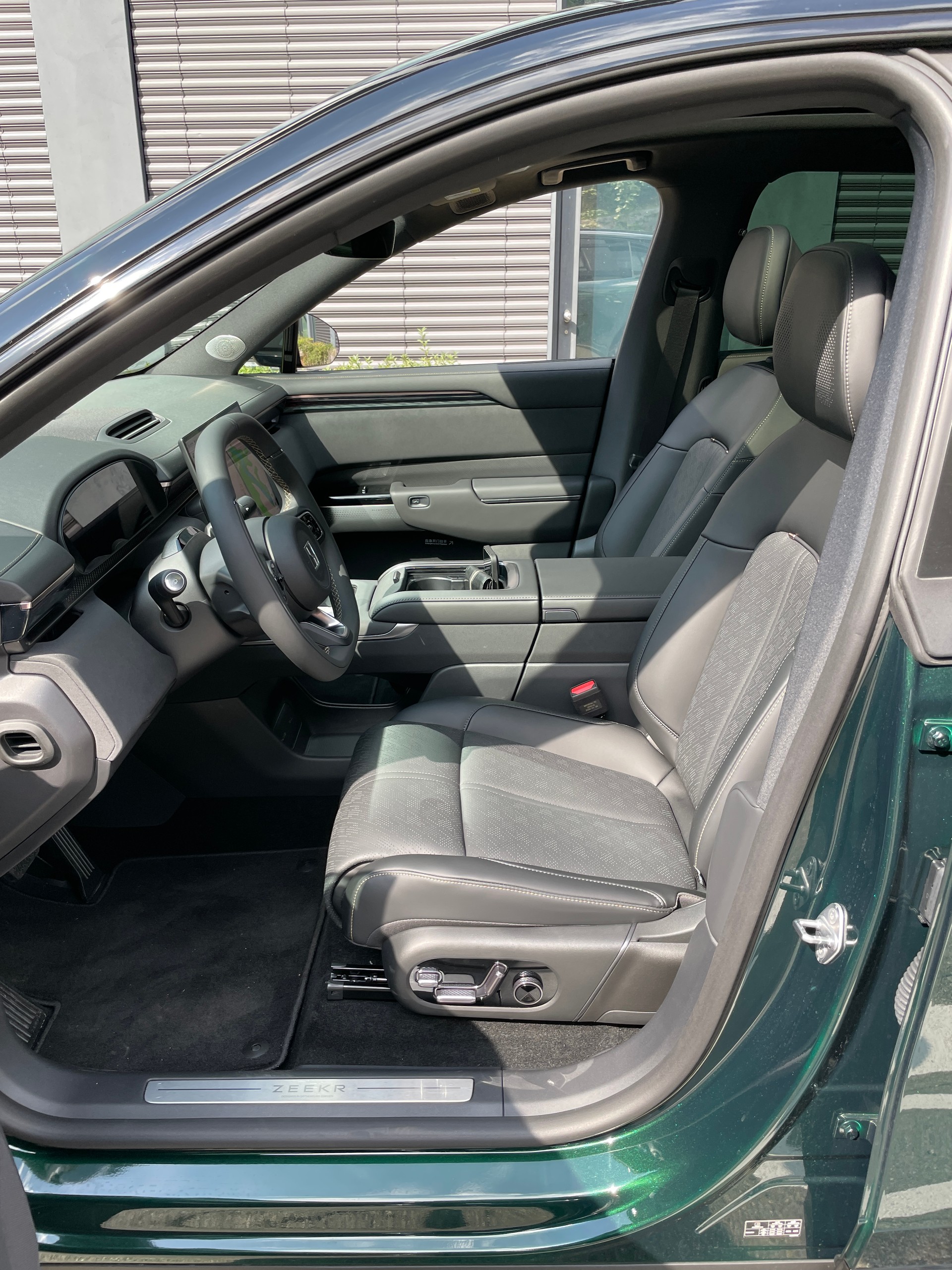 ZEEKR 7X 100kWh Privilege AWD mit Comfort inkl. Cockpit Paket mit AHK und 21" VOSSEN RÄDER-image-13