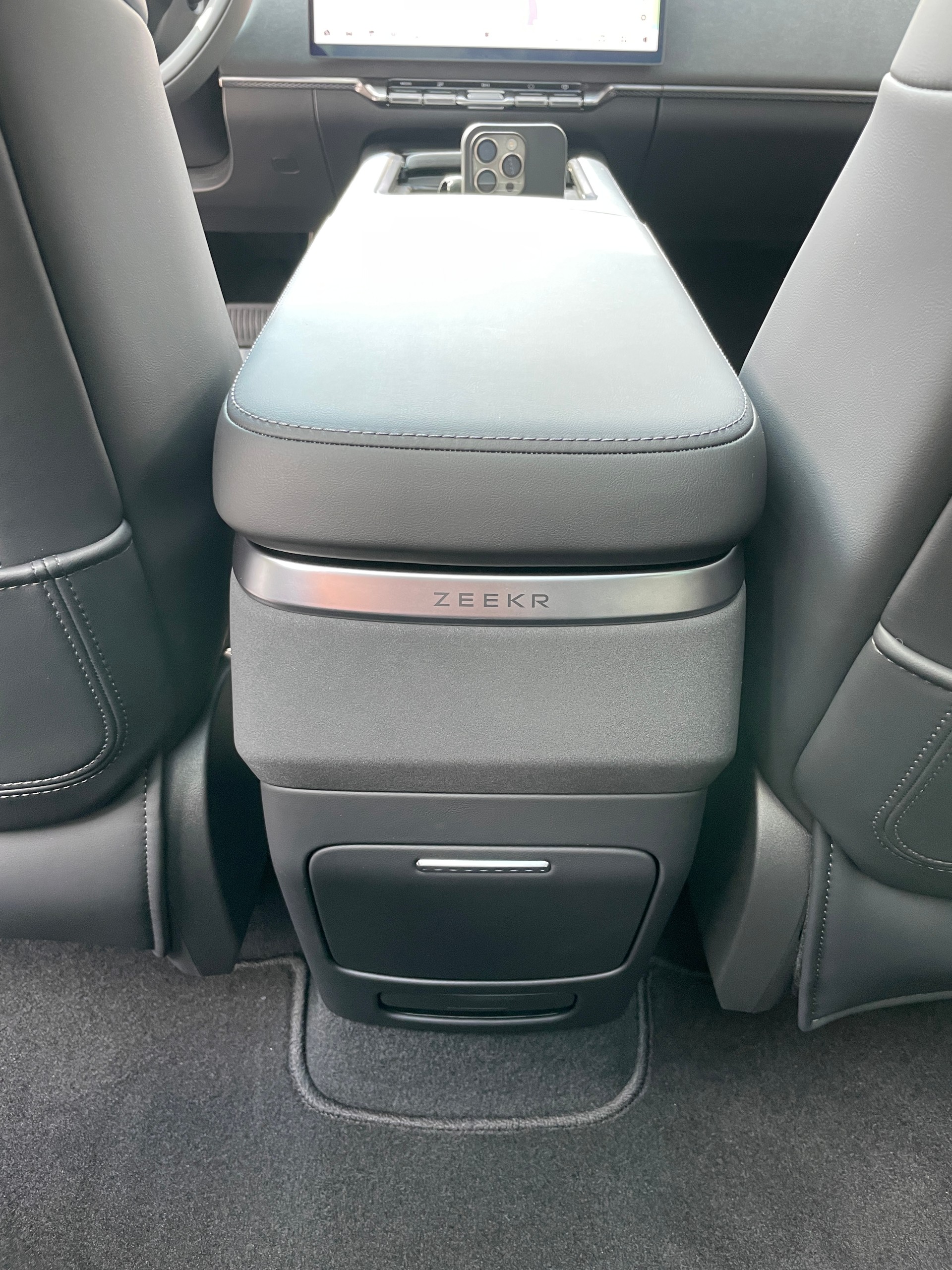 ZEEKR 7X 100kWh Privilege AWD mit Comfort inkl. Cockpit Paket mit AHK und 21" VOSSEN RÄDER-image-16