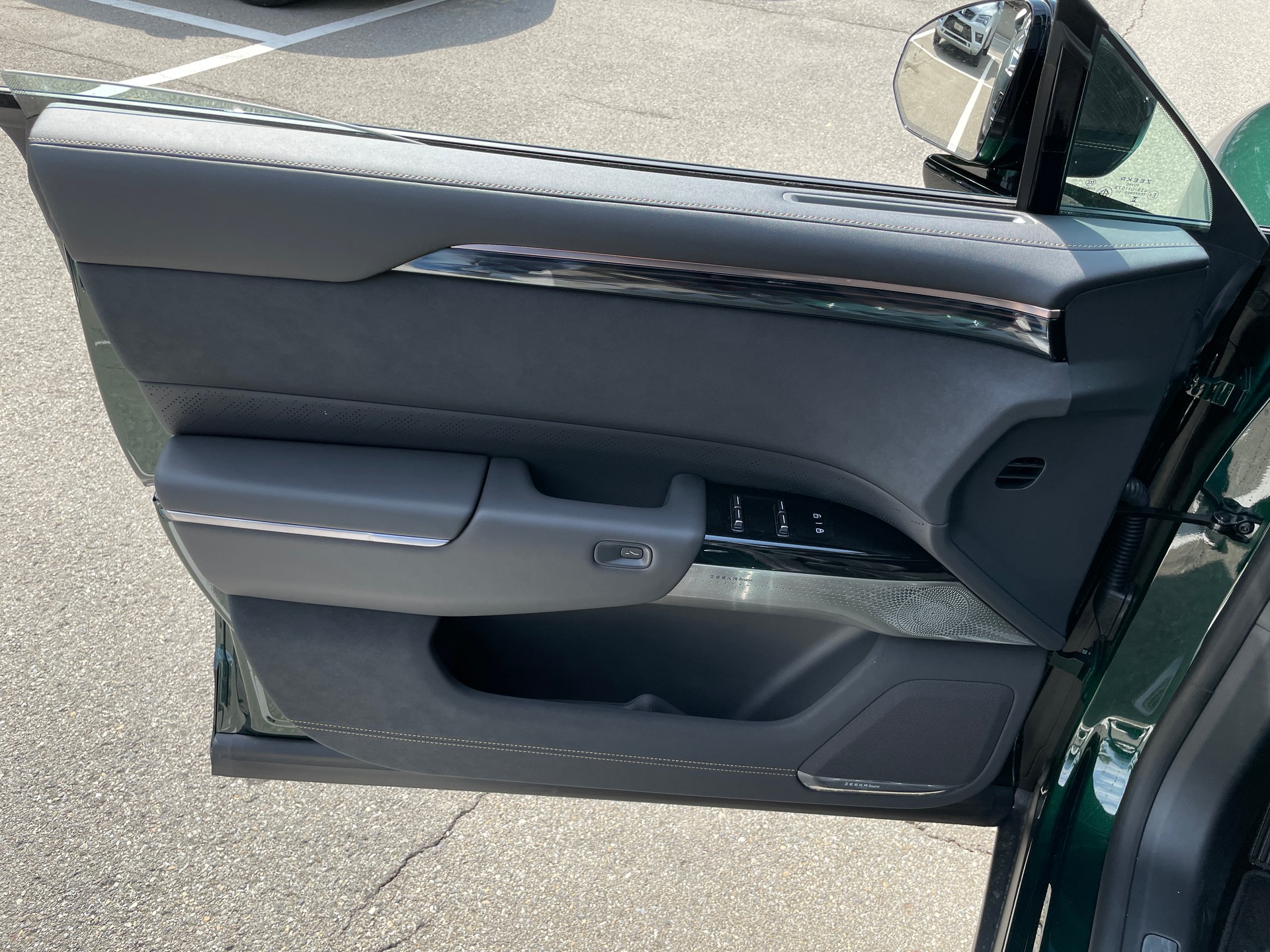 ZEEKR 7X 100kWh Privilege AWD mit Comfort inkl. Cockpit Paket mit AHK und 21" VOSSEN RÄDER-image-11