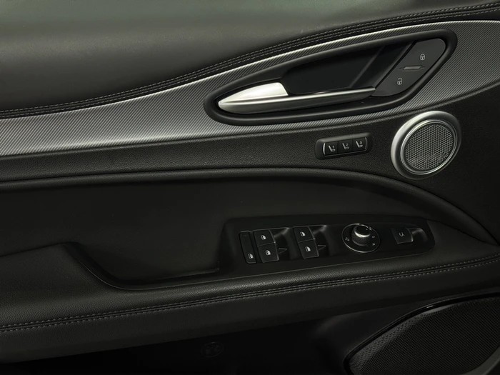 ALFA ROMEO Stelvio 2.2 JTDM Veloce Pack Premium Q4 AT8-image-12