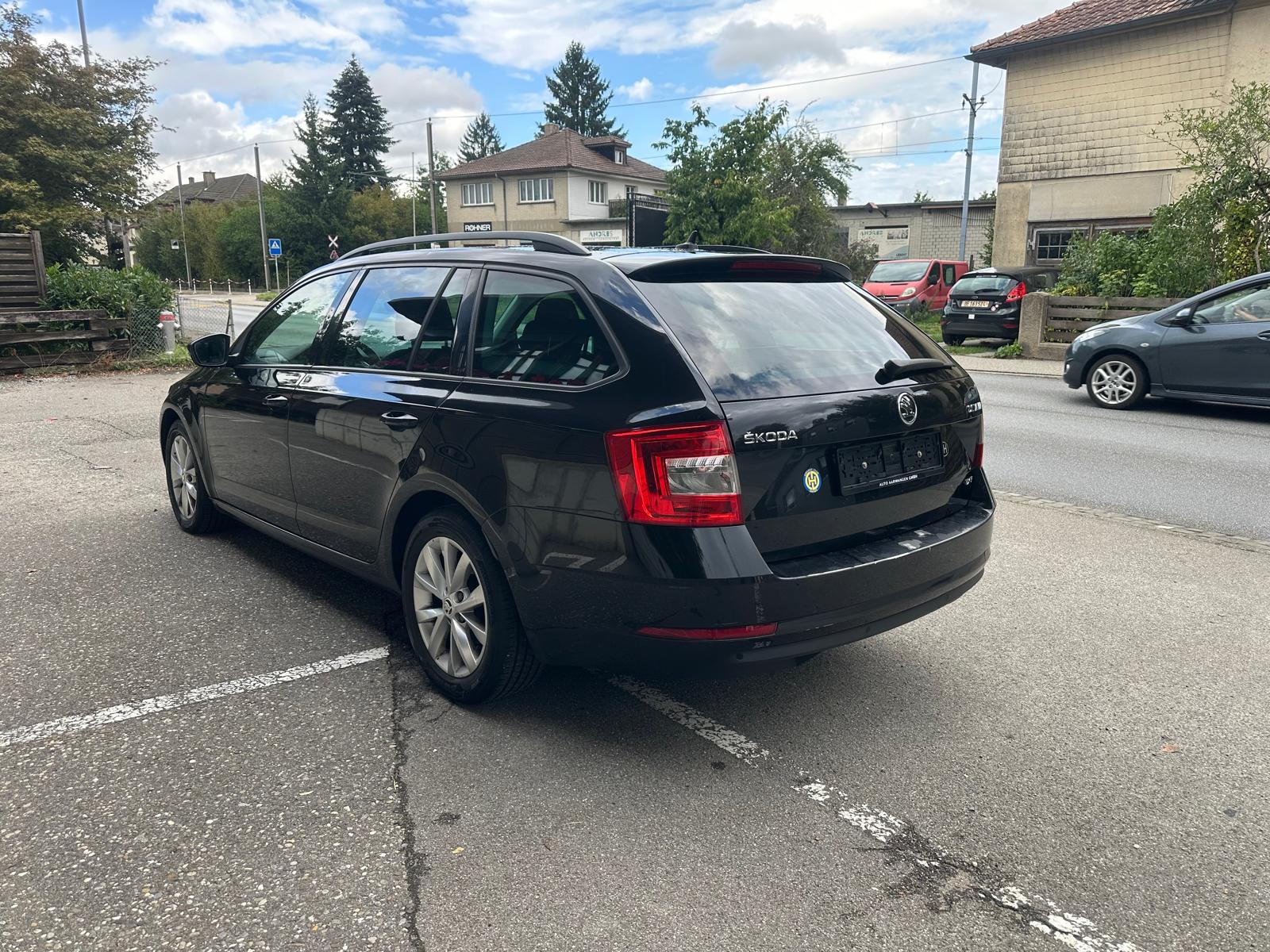 SKODA Octavia Combi 2.0 TSI Style 4x4 DSG-image-2