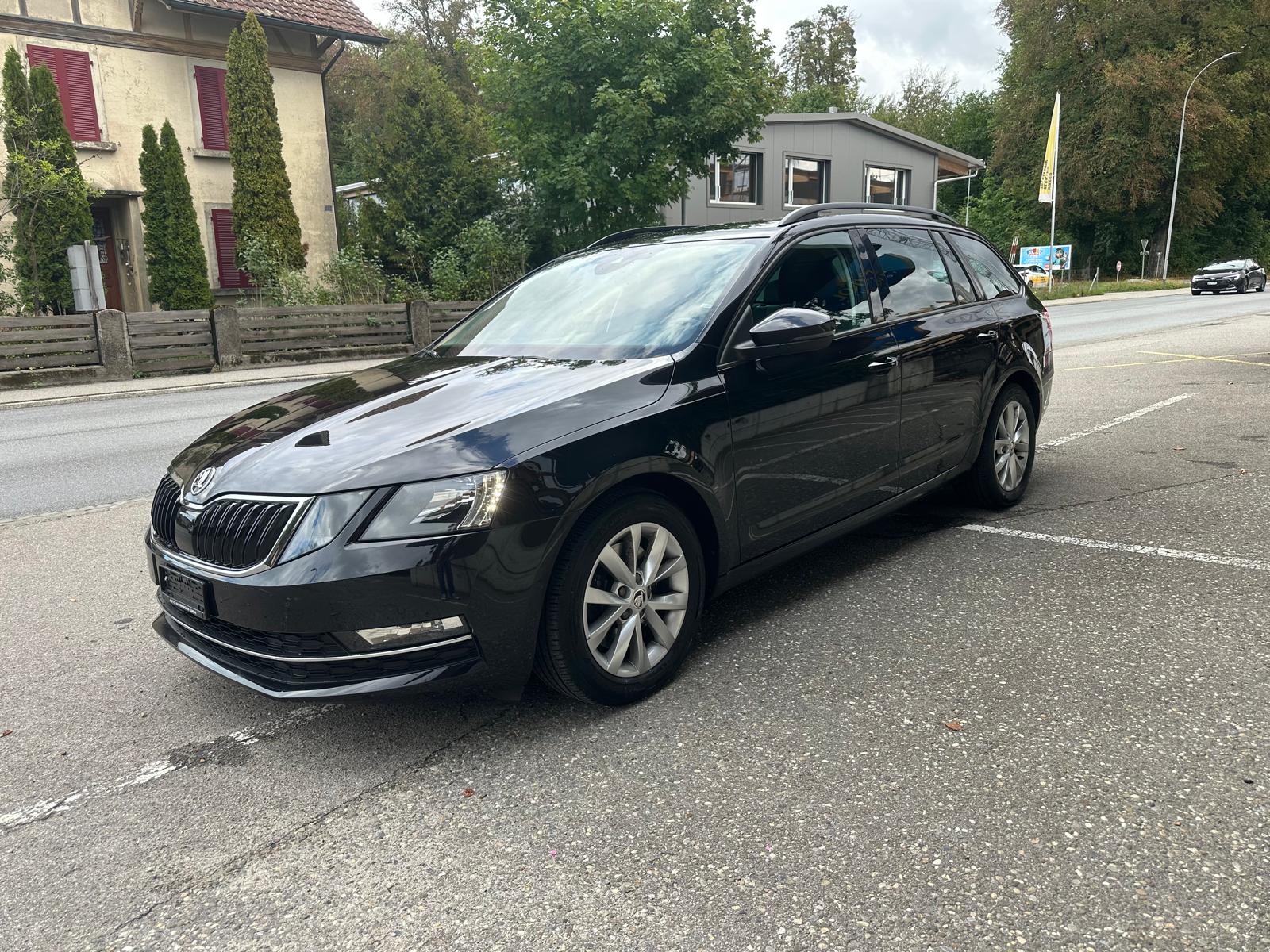 SKODA Octavia Combi 2.0 TSI Style 4x4 DSG-image-1