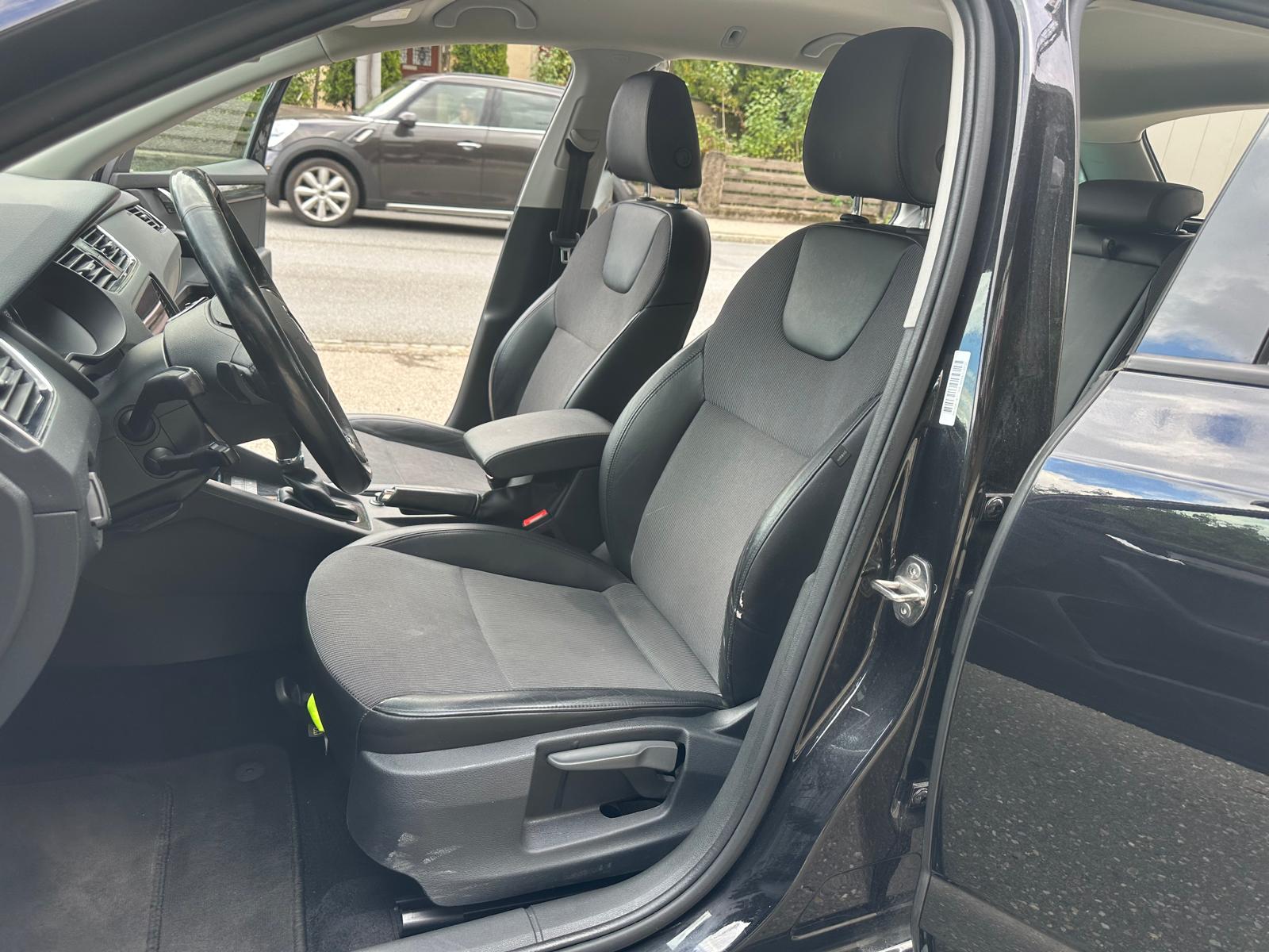 SKODA Octavia Combi 2.0 TSI Style 4x4 DSG-image-9