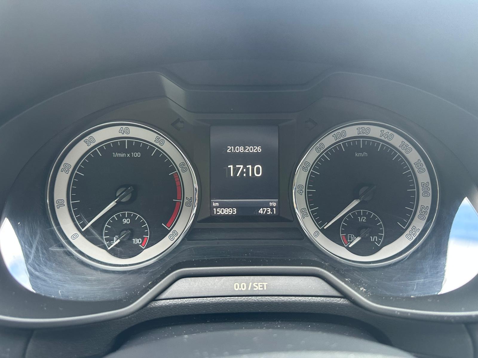 SKODA Octavia Combi 2.0 TSI Style 4x4 DSG-image-12