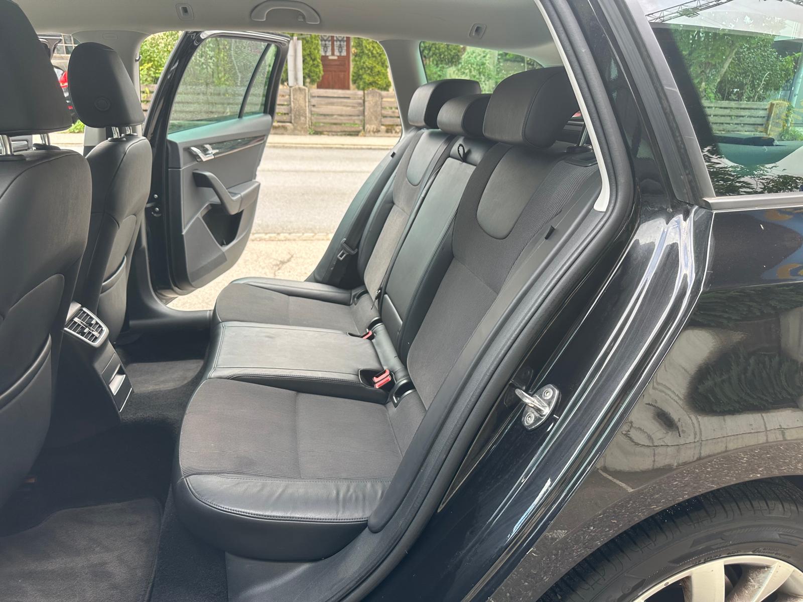 SKODA Octavia Combi 2.0 TSI Style 4x4 DSG-image-10